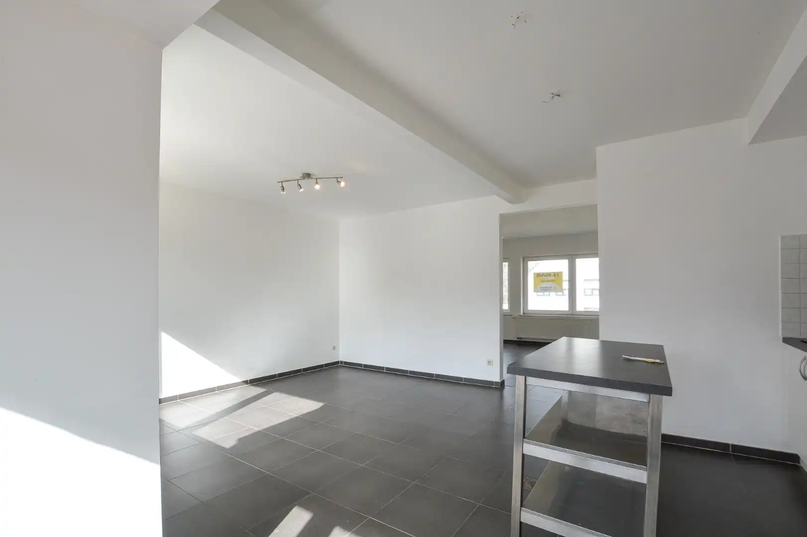 Zeer ruim duplexappartement met 2 slaapkamers te huur te Oostende foto 6