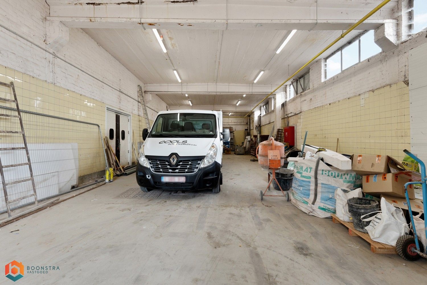 Ruim magazijn van 204 m² foto 4