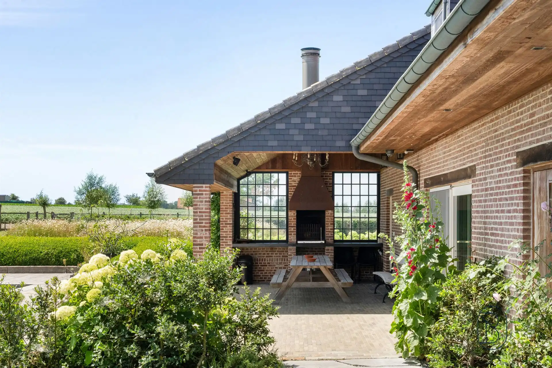 Landhuis + bijgebouw, met zwembad en privacy op 5.329 m². foto 7