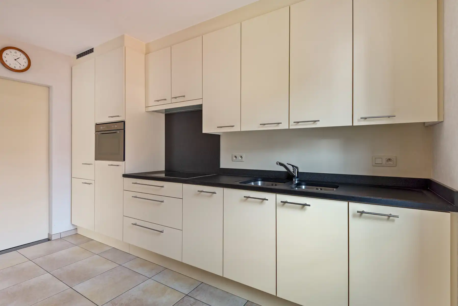 Lichtrijk hoekappartement gelegen in centrum Aartselaar foto 3