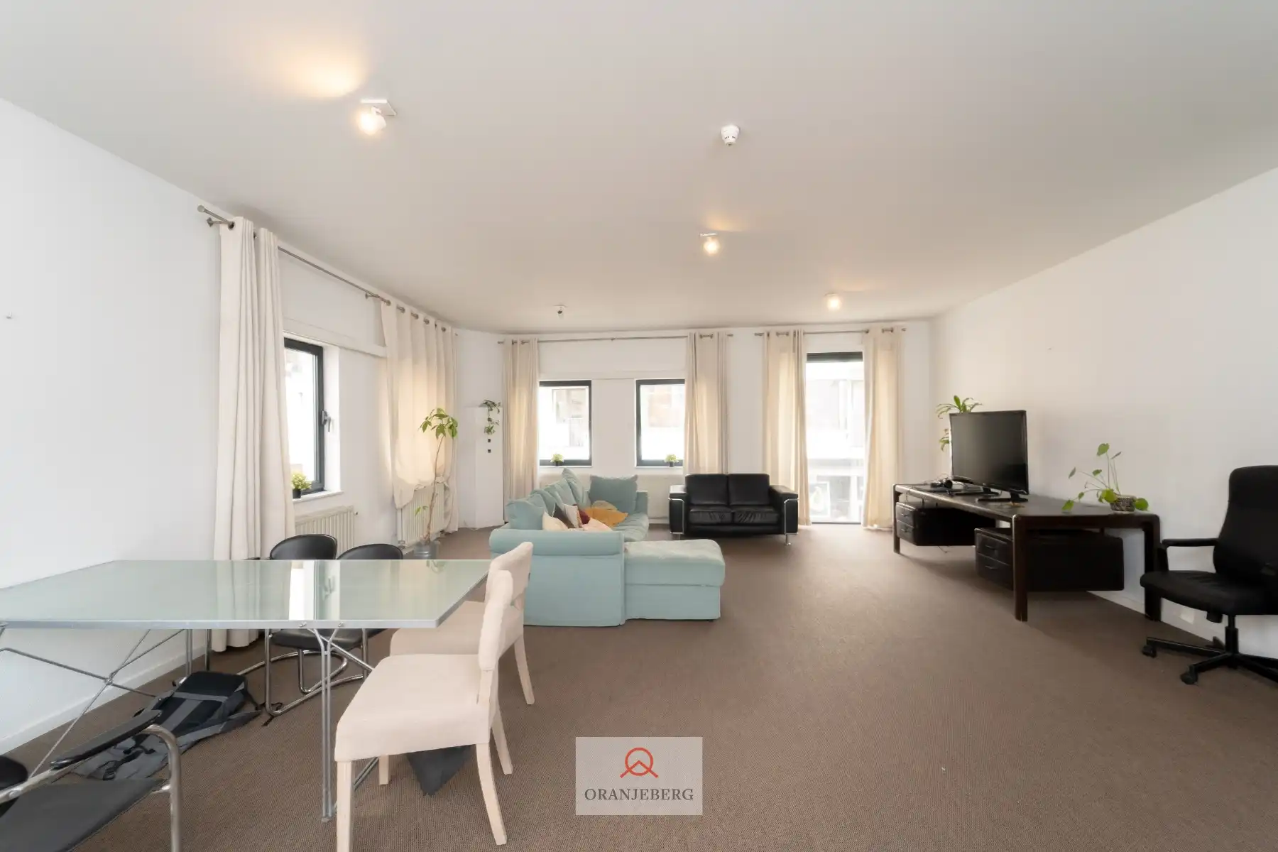 Ruim 2 slpk appartement vlakbij Sint-Baafsplein hartje Gent foto 11