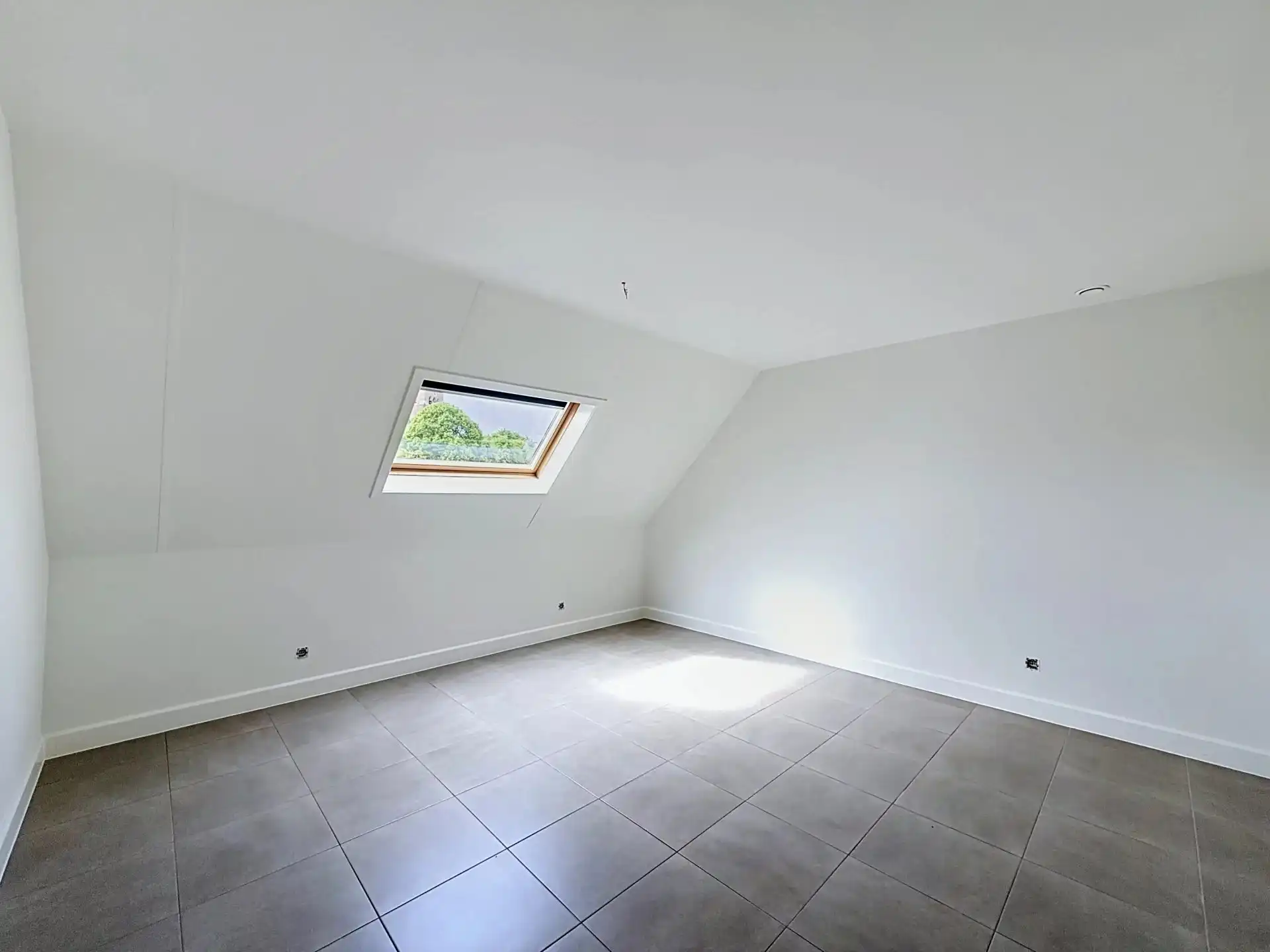 Gezellige woning met 2 grote slaapkamers, tuin en carport foto 19