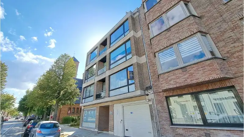 Lichtrijk 2-slaapkamerappartement met 2 Terrassen te huur in Kristus-Koning Brugge foto 14