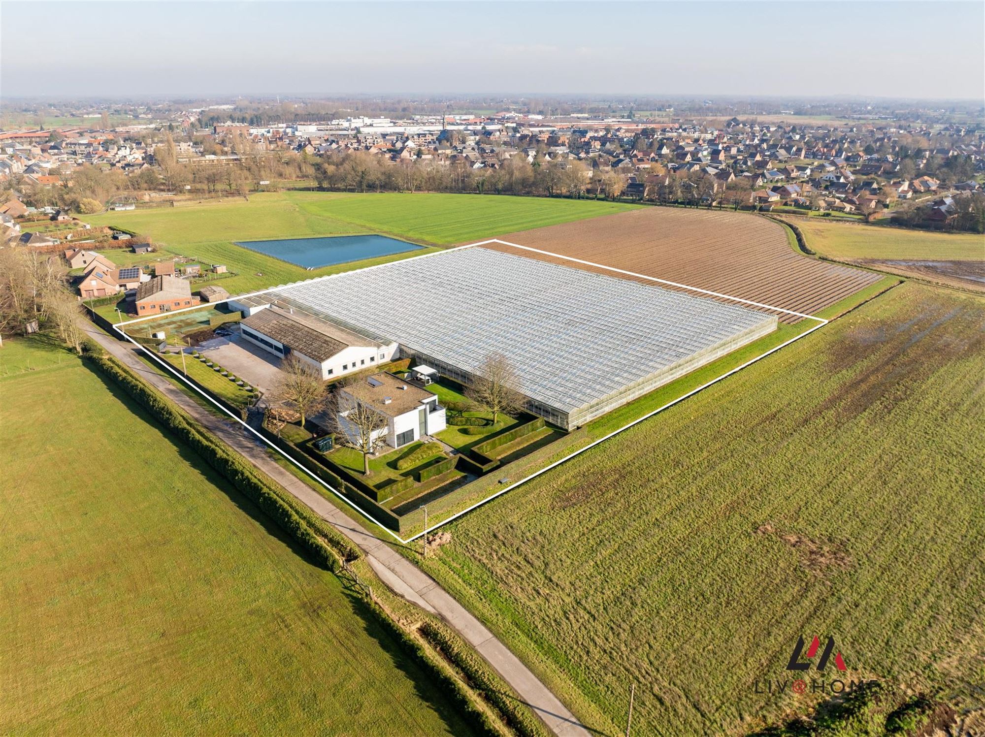 Moderne landbouwwoning met serre en loods op +/- 2  ha foto 2