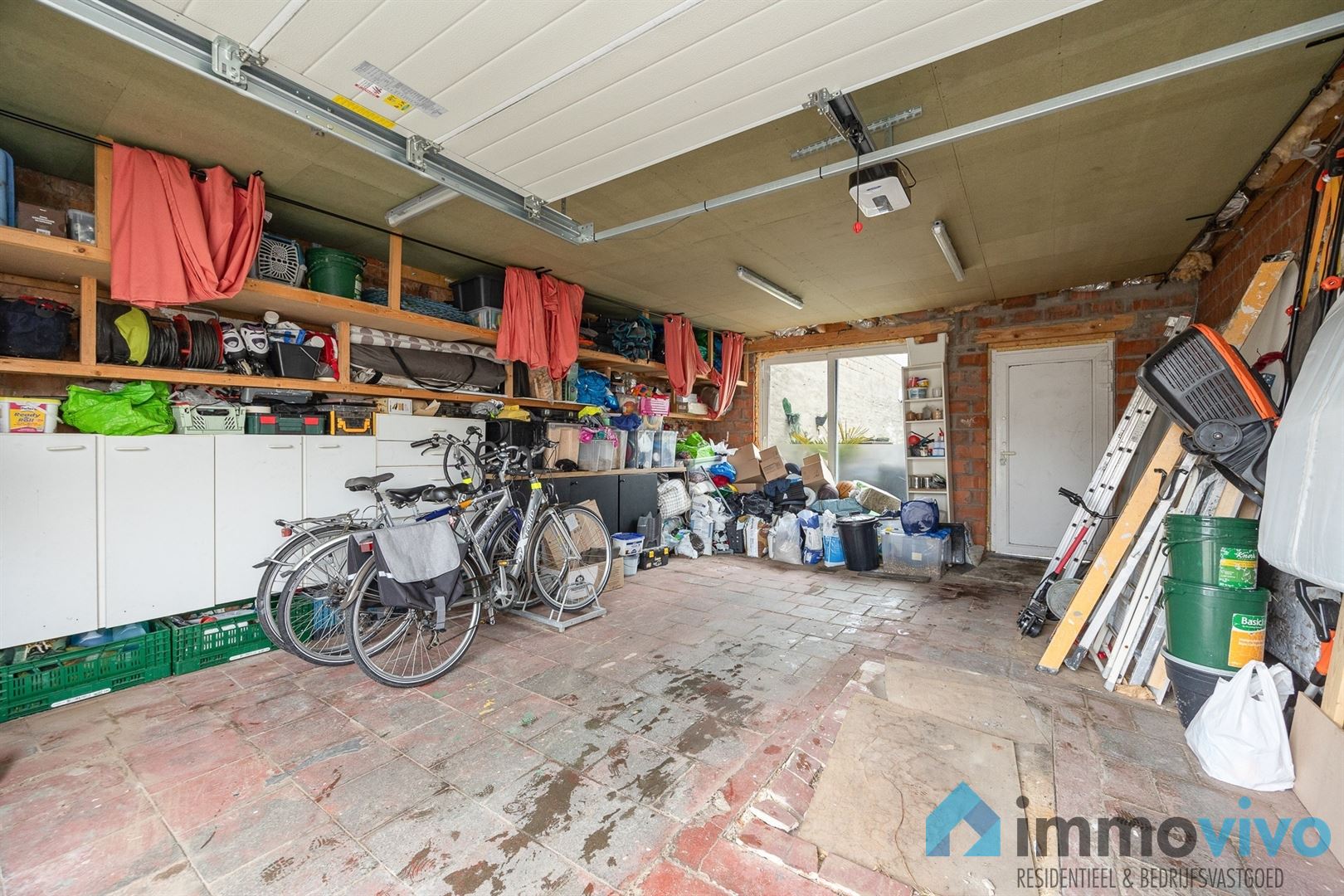 Instapklare woning met 4 slaapkamers, grote tuin en garage. foto 18