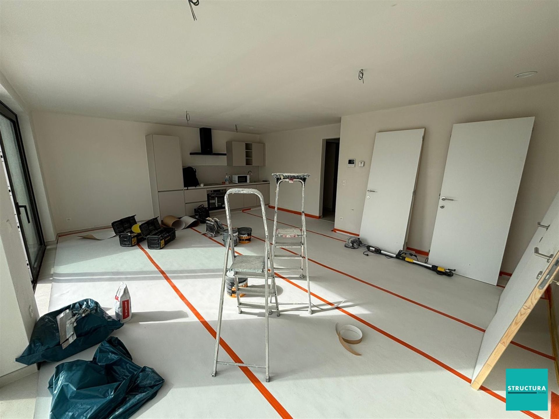 Appartement met 2 slaapkamers en 2 staanplaatsen in centrum Merchtem foto 6