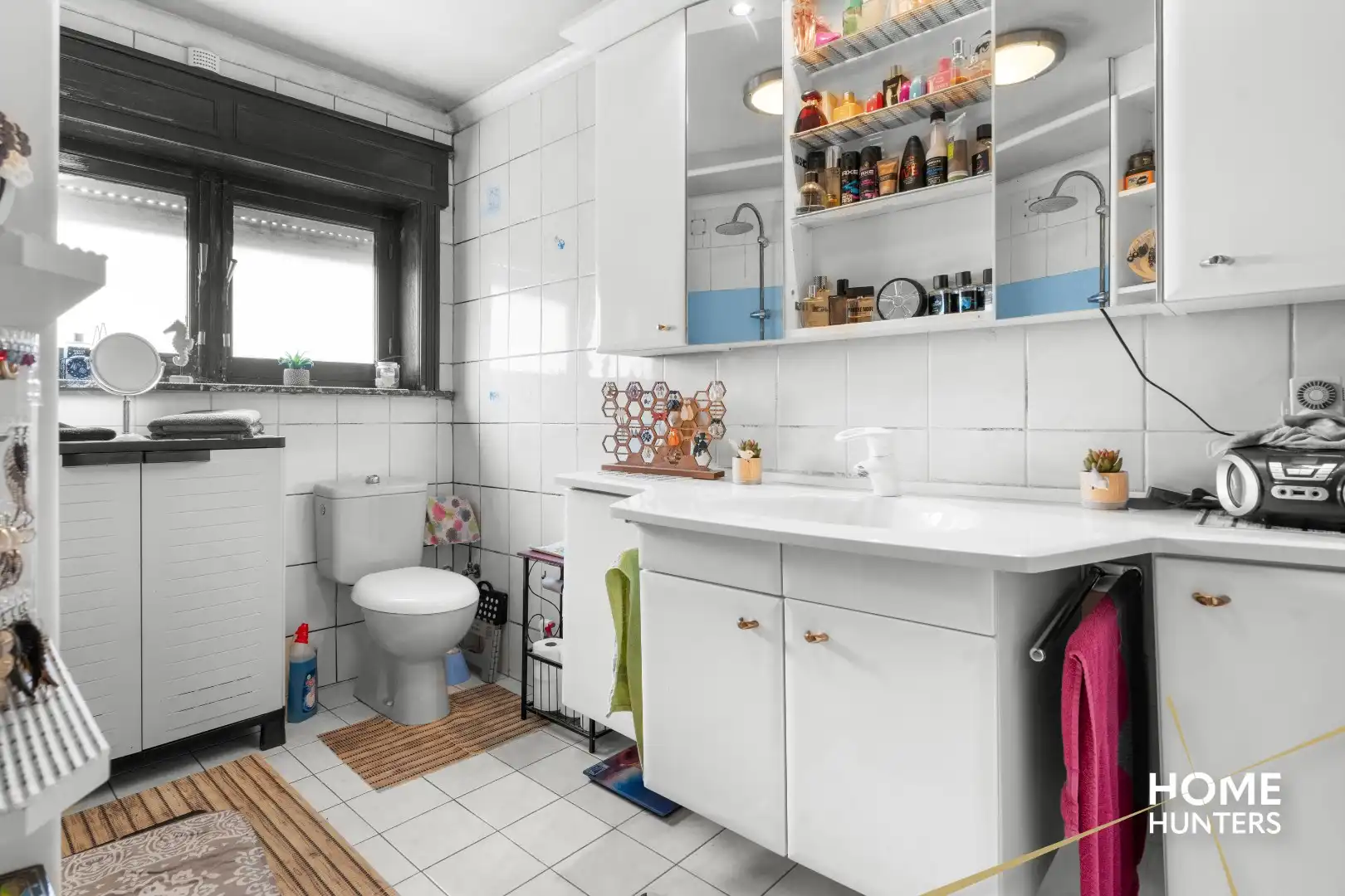 Te renoveren halfopen woning met 3 slaapkamers op 553 m² foto 8