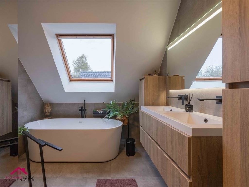 Stijlvolle vrijstaande woning met ruimte voor vrij beroep, garage en verwarmd zwembad op ruim perceel foto 30