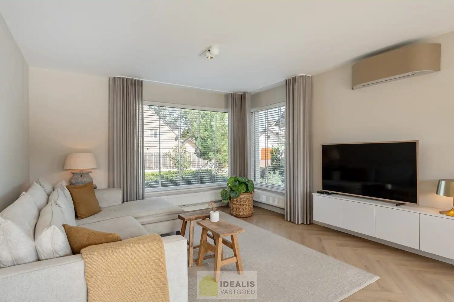 IDEALIS VASTGOED – Een prachtige instapklare woning in het fijne Hamont op een steenworp van de NL-grens! foto 6