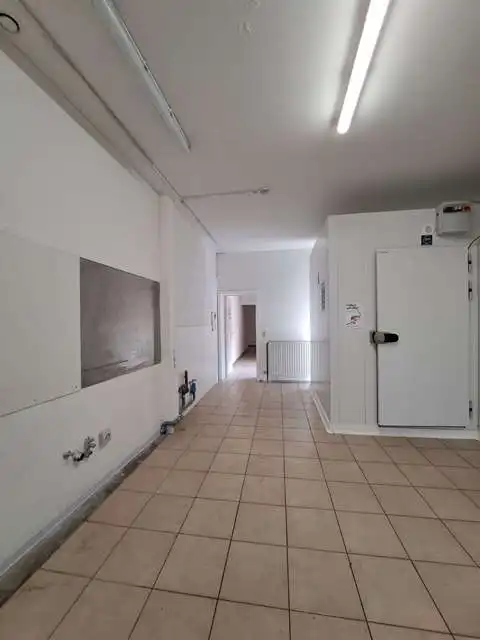 Instapklare Winkelruimte op commerciële ligging te huur in centrrum Brugge foto 5