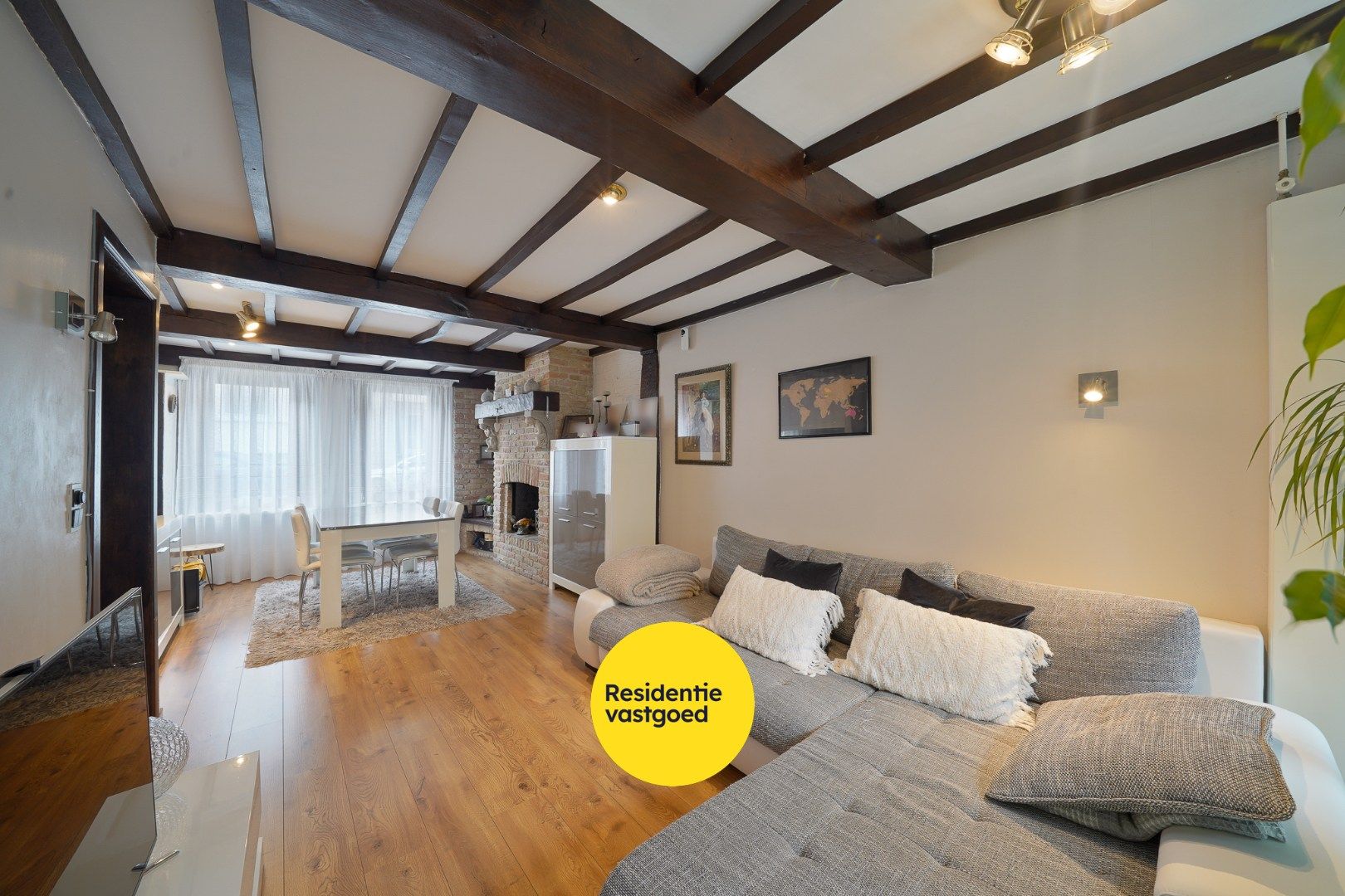 Charmante gezinswoning met 3 slaapkamers te Mariakerke foto {{pictureIndex}}