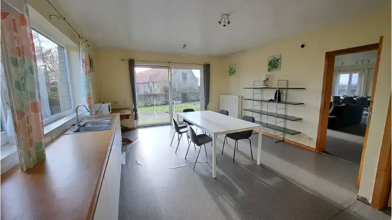 Conciergewoning - Laagbouwvilla met 3 slaapkamers, dubbele garage en tuin te huur in Diksmuide foto 7