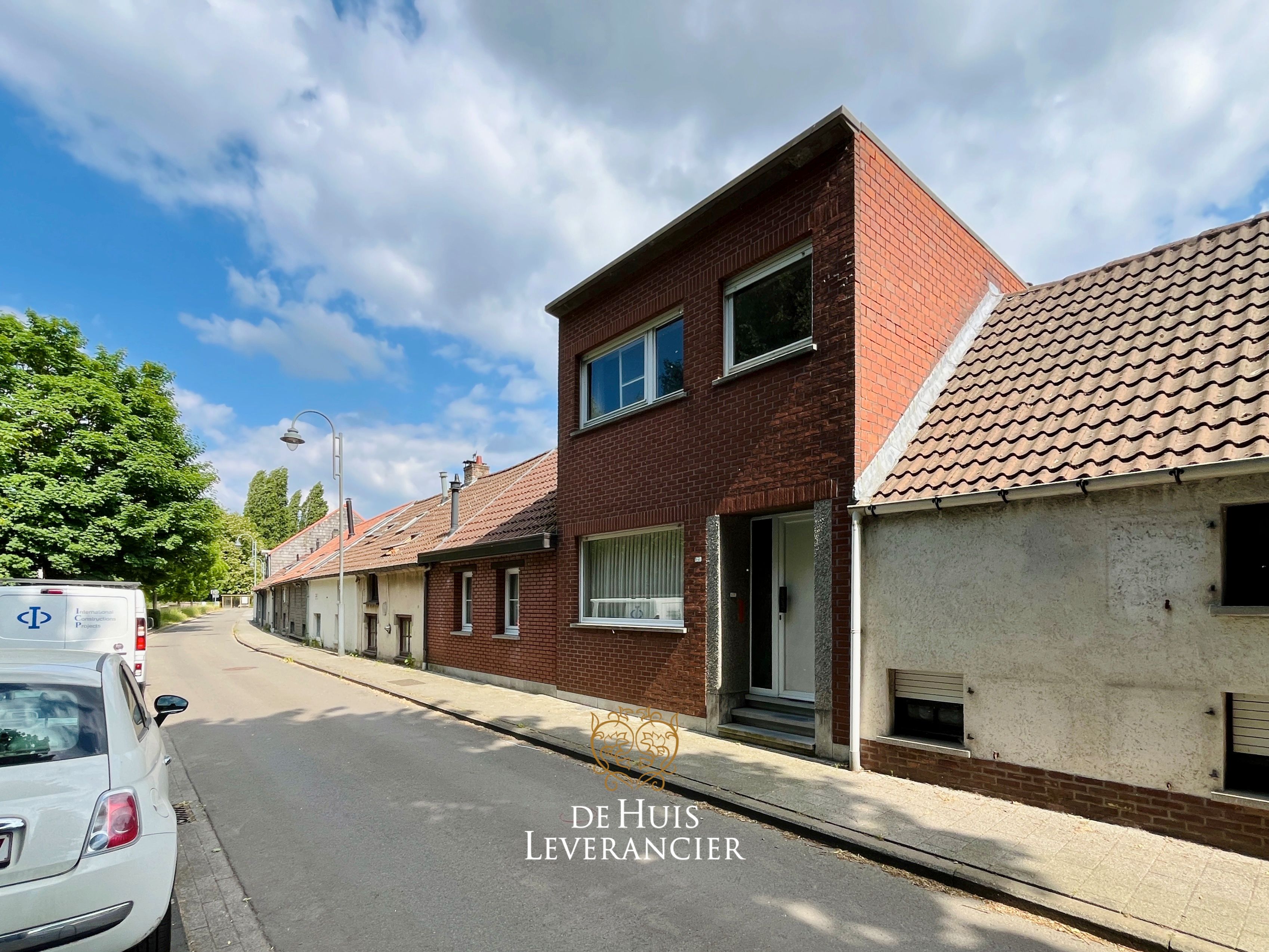 Zeldzame renovatiekans te koop in hartje Noeveren ! Unieke woning met ruimte, groen en grote garage foto 30