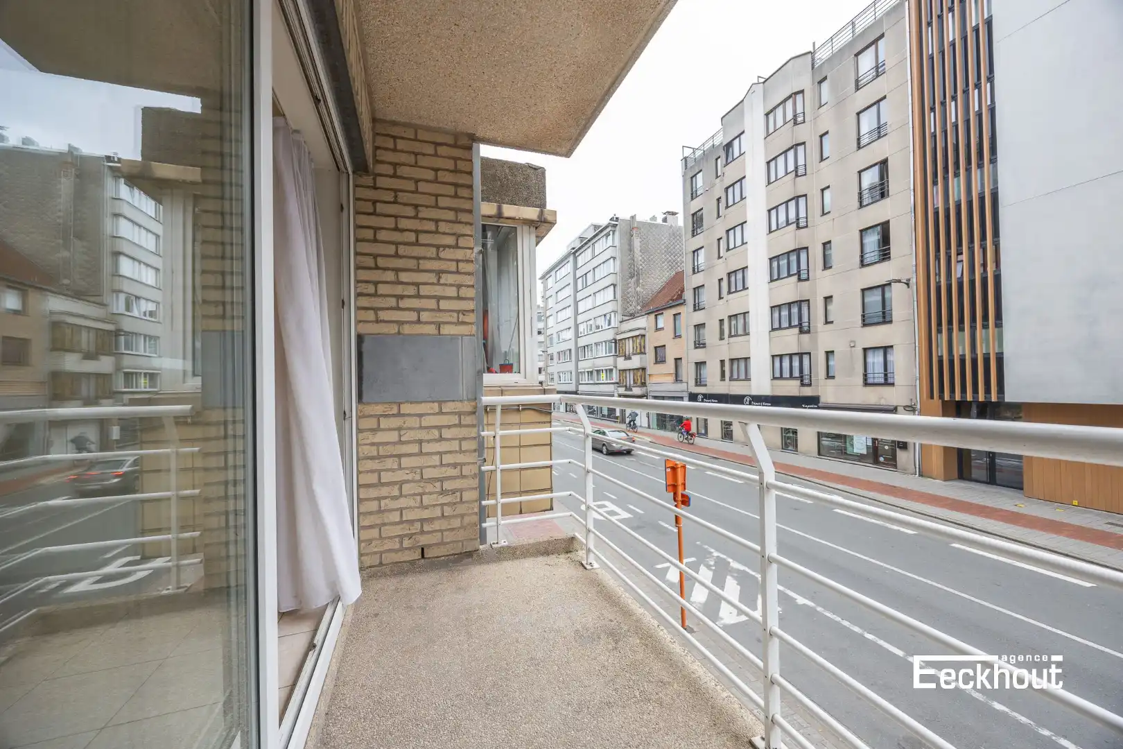 Instapklaar 2 slaapkamer appartement met terras in Oostende foto 16