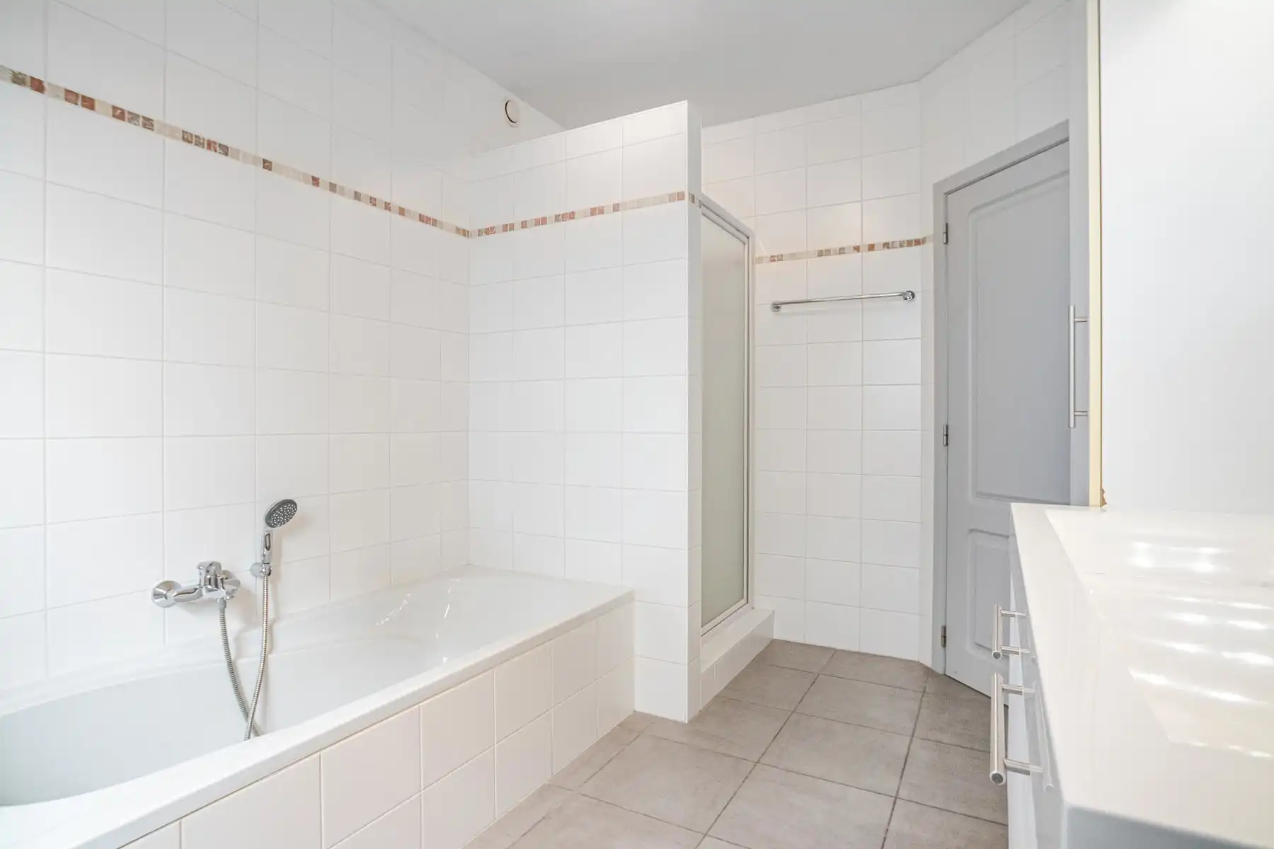 Instapklaar gelijkvloers appartement met privatieve tuin foto 14