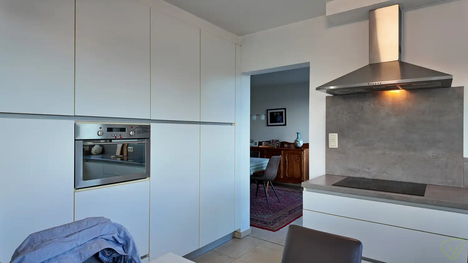 Lichtrijk appartement met panoramisch uitzicht op de Markt van Eeklo! foto 8