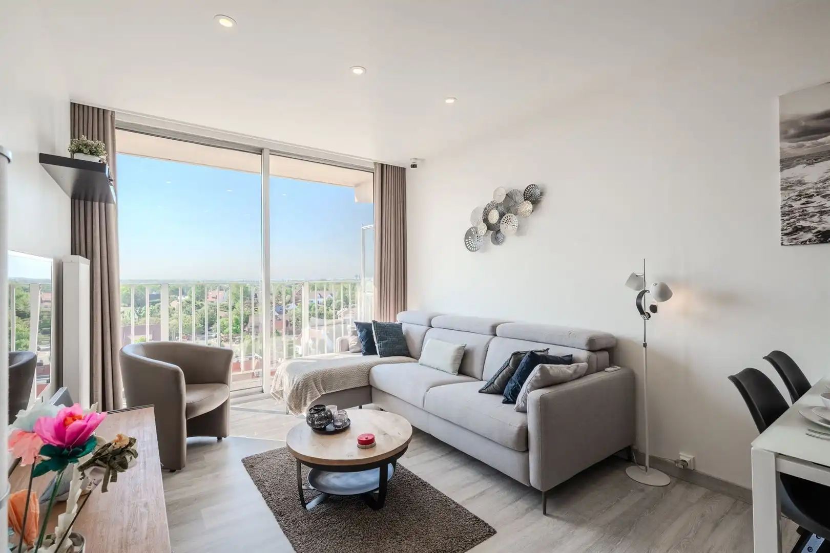 Ruim vernieuwd appartement zuidgericht met unieke zichten foto 4