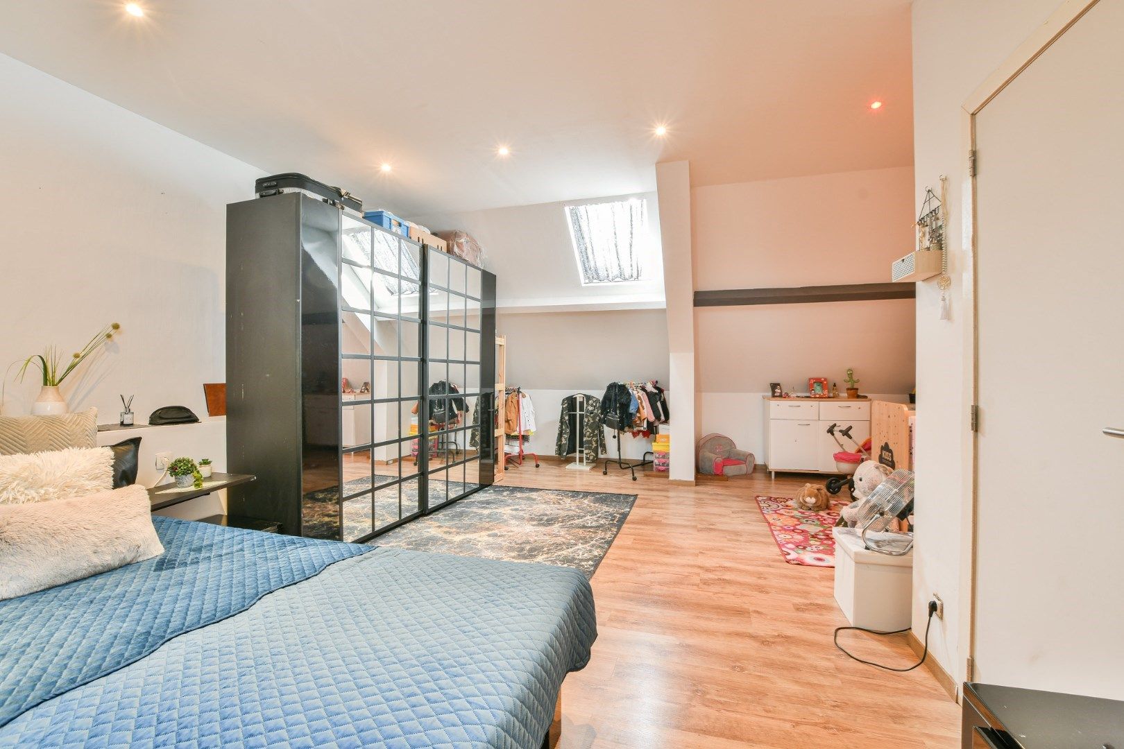 Ruime woning met 5 slaapkamers foto 7