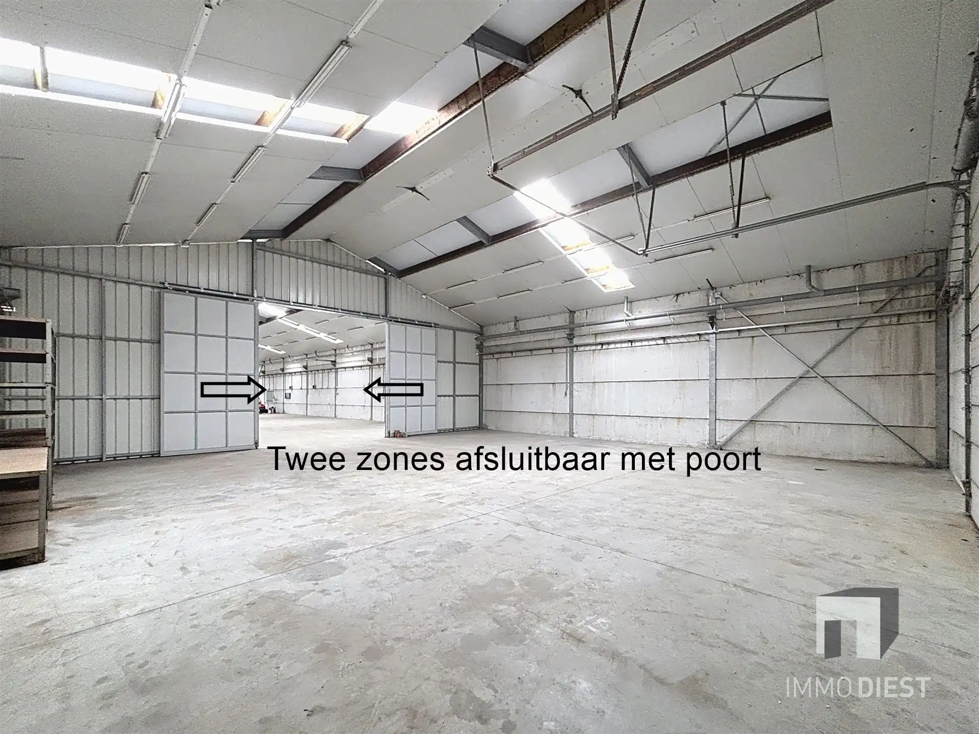 Magazijn met bureel en parking op toplocatie foto 9