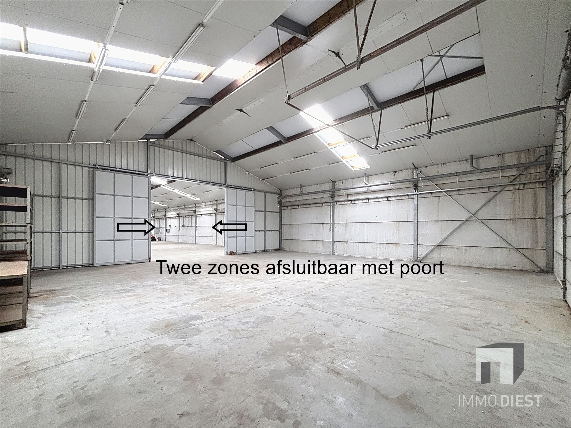 Magazijn met bureel en parking op toplocatie foto 9