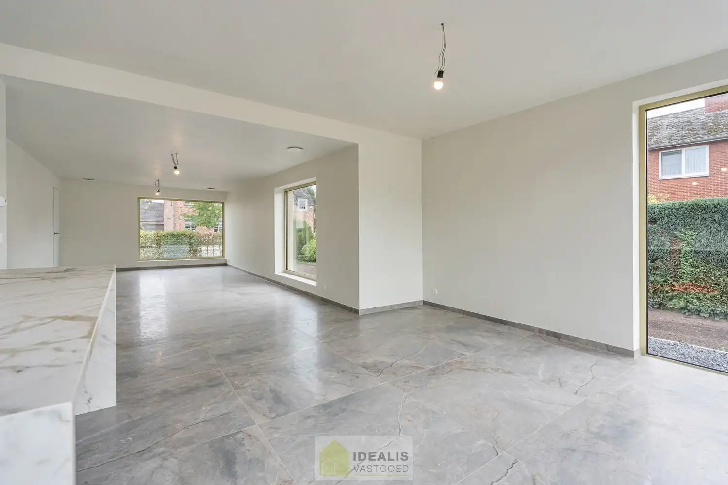 Schitterend volledig vernieuwde woning met 3 ruime slaapkamers foto 15