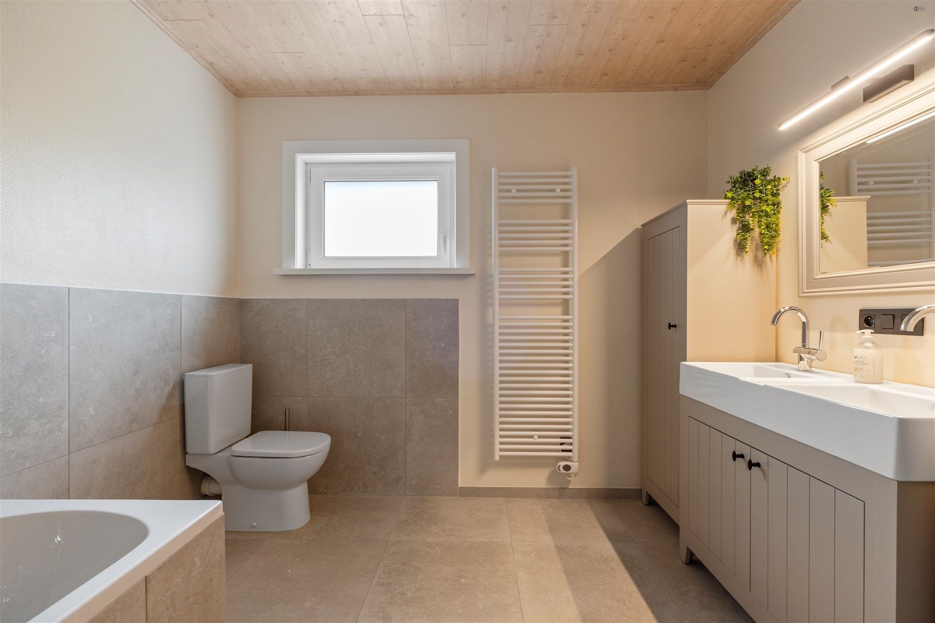 Open bebouwing met 5 slaapkamers op 2.561m² grond foto 26