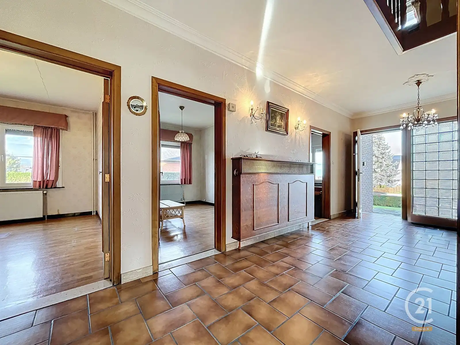 Ruime gelijkvloerse woning met 4 slpks, garage en tuin foto 12