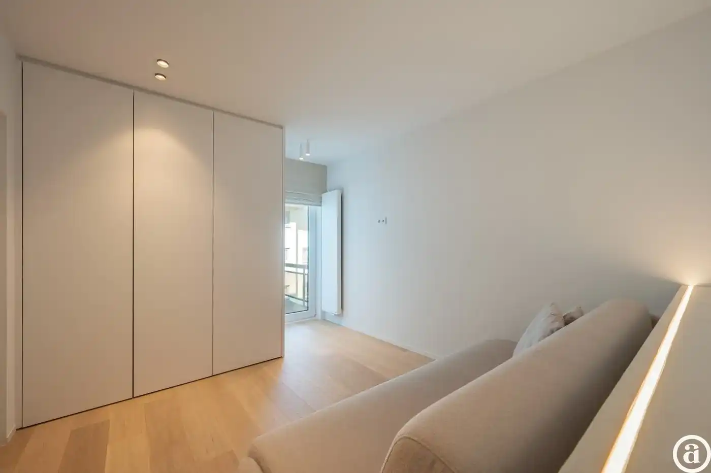 Luxueus gerenoveerd hoekappartement met zeezicht vlakbij de wandeldijk in het Zoute. foto 21