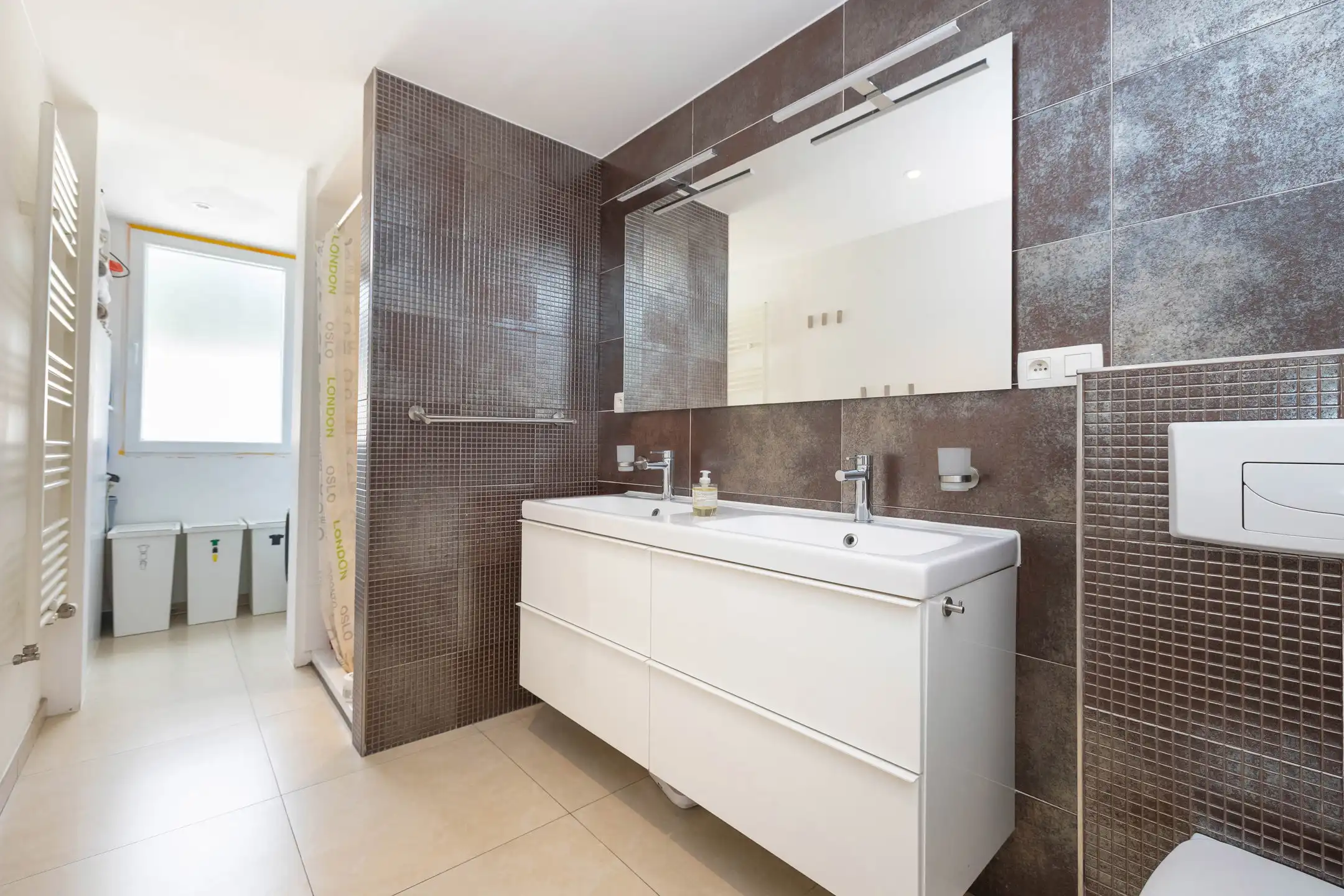 Woning van ± 150 m² met atelier/opslagruimte van ± 100 m² foto 13