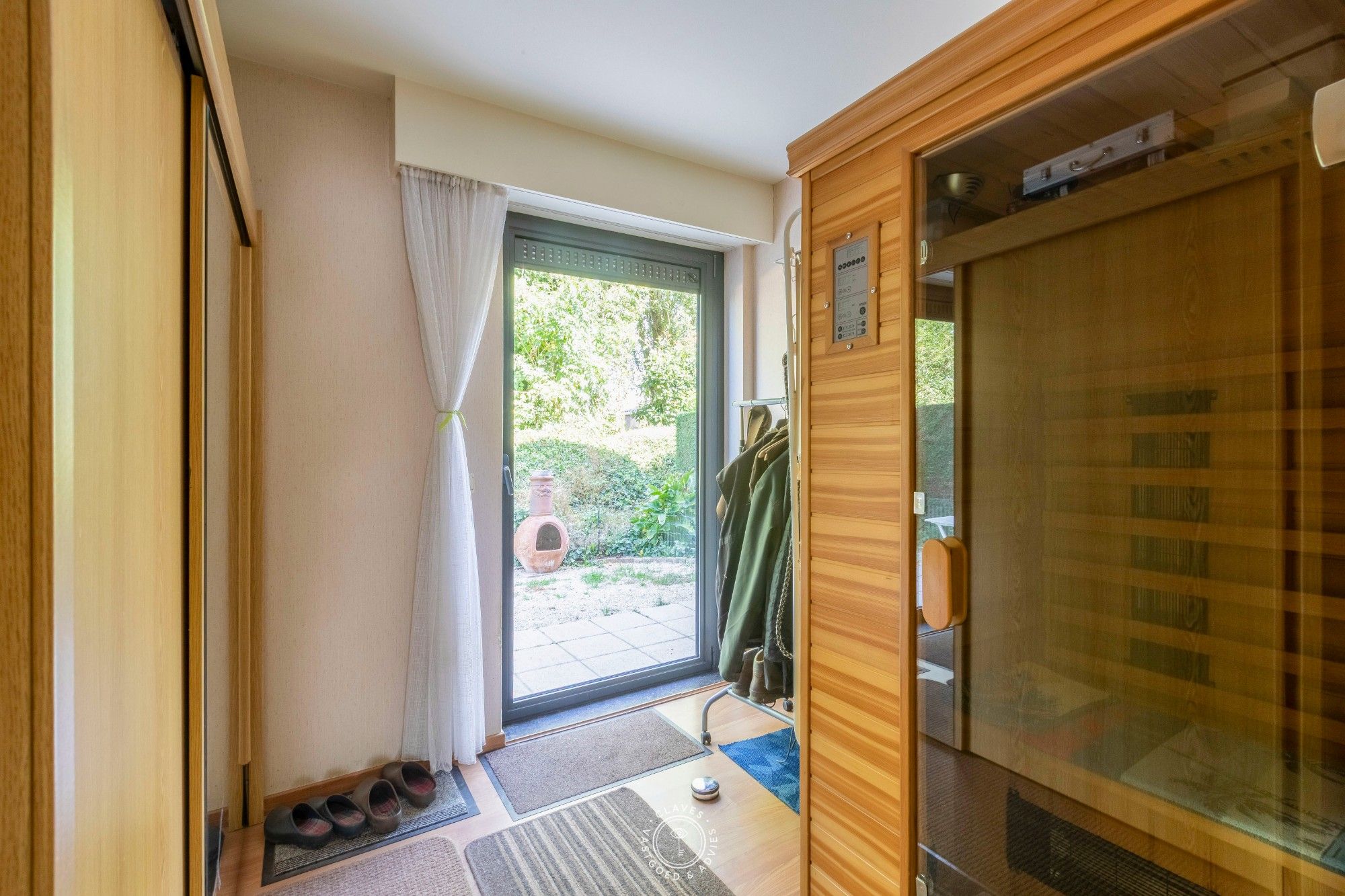 Ruim gelijkvloers appartement met tuin foto 13