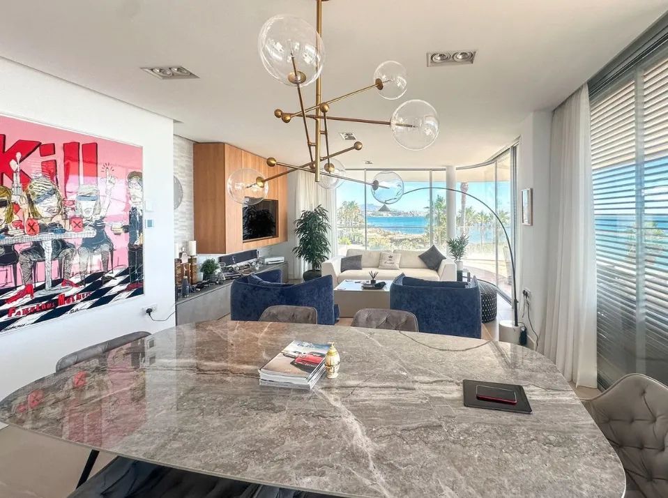 Exclusief frontline beach appartement in Estepona – wonen in pure luxe met spectaculair zeezicht! foto 5