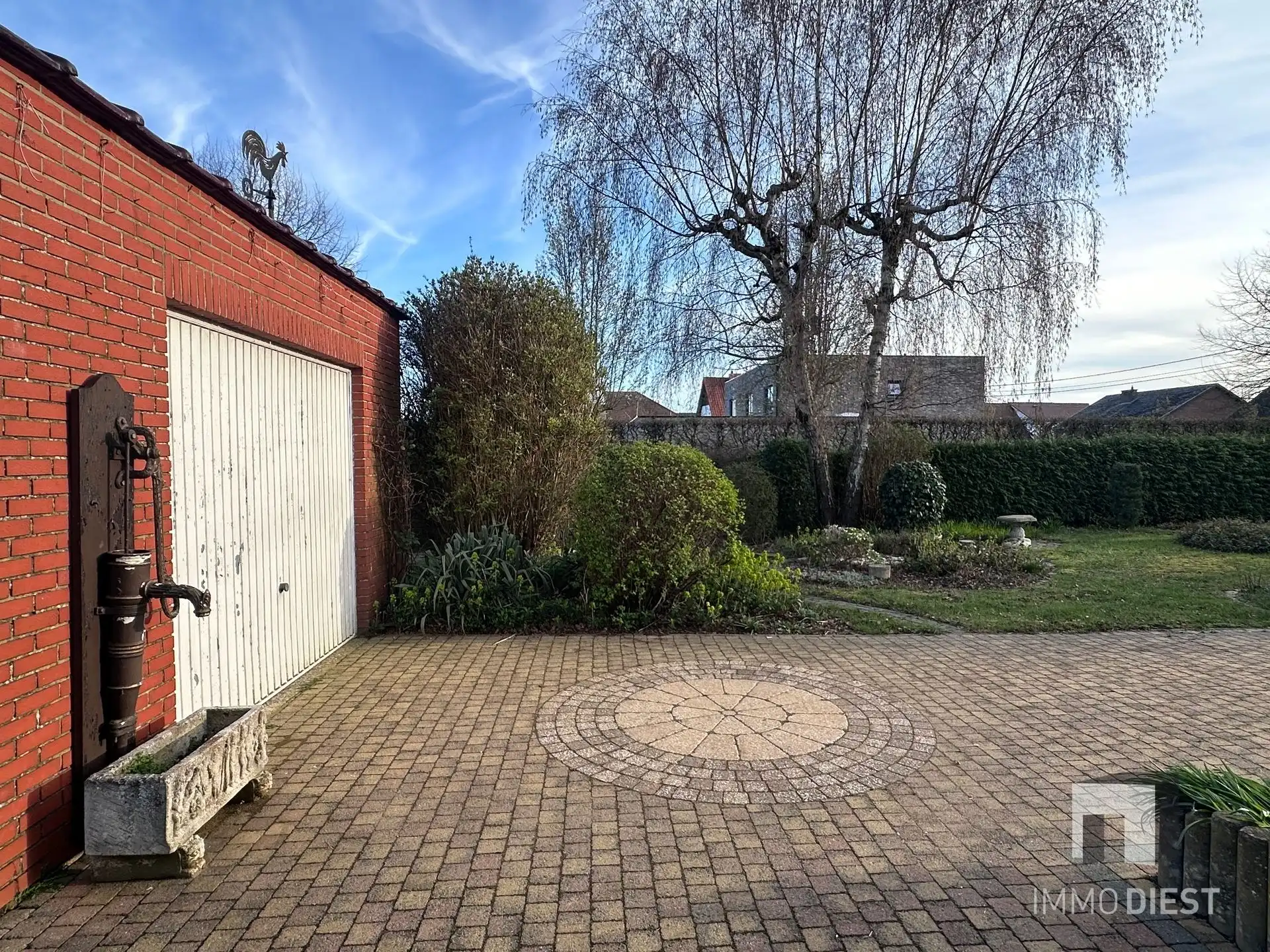 Stevige woning met 3 slpks en tuin + bouwgrond foto 35