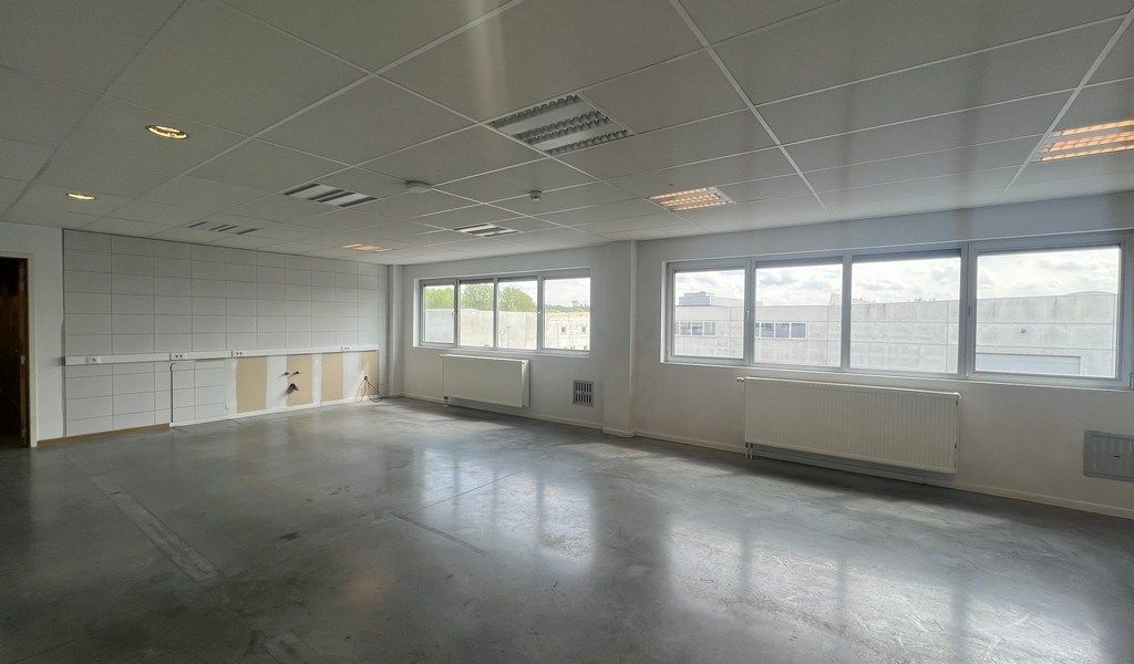 Bedrijfsgebouw met laadkade te koop in Zottegem foto 18
