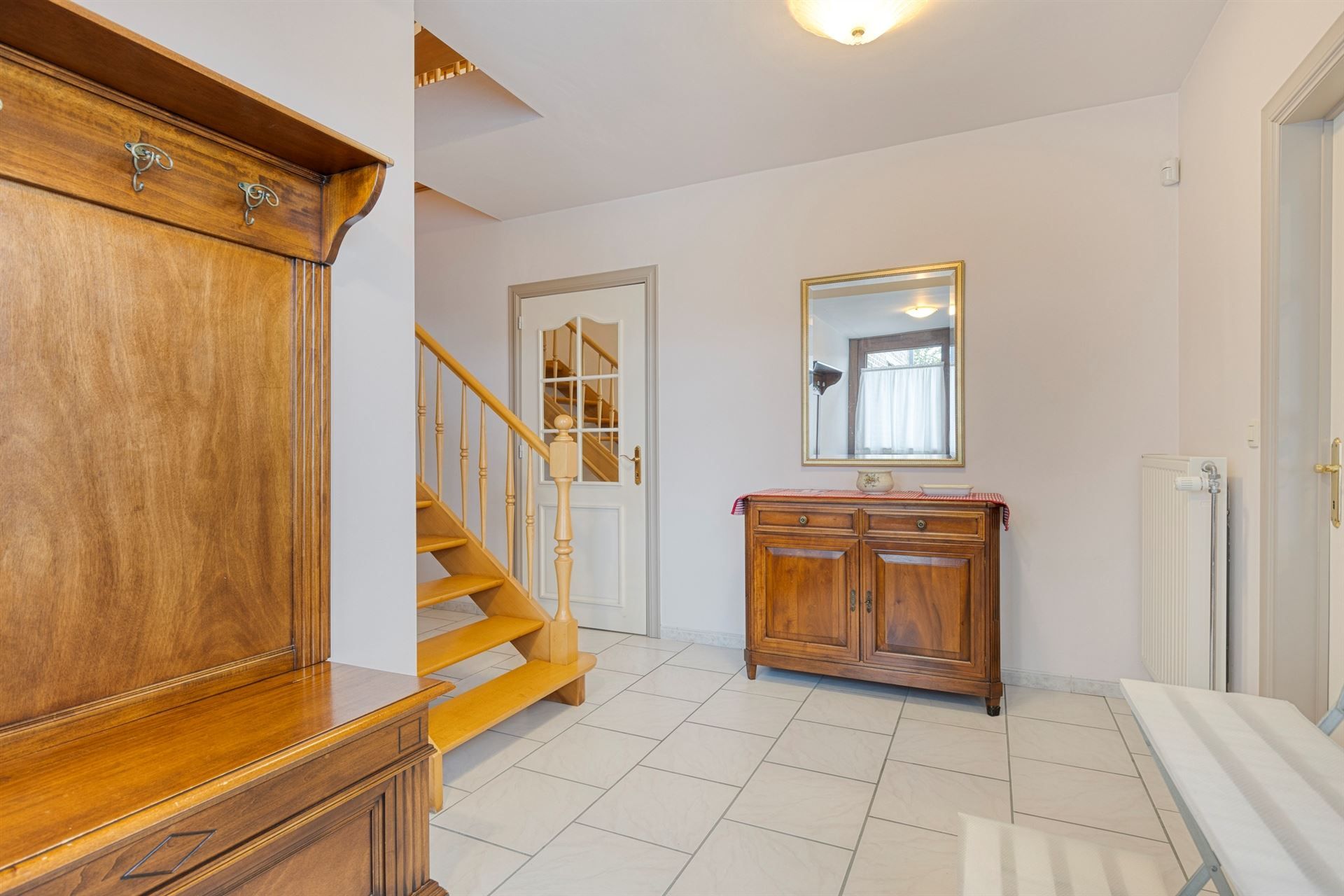 Klassieke & perfect onderhouden villa met veel ruimte op goede locatie foto 4