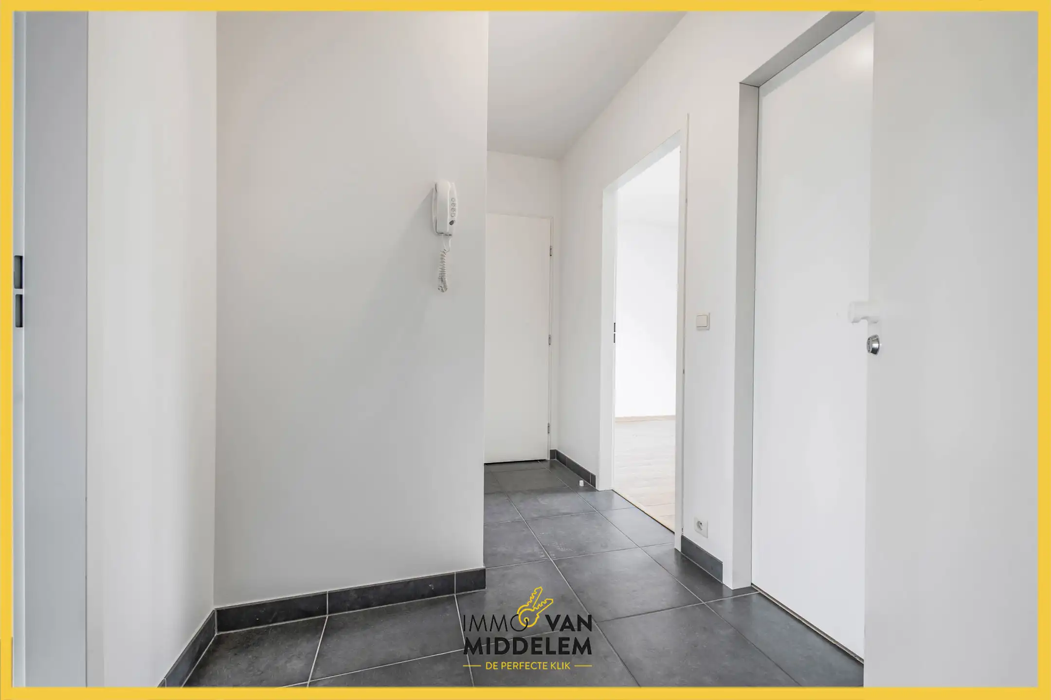 INSTAPKLAAR 2-KAMERAPPARTEMENT MET TERRAS EN PARKING foto 8