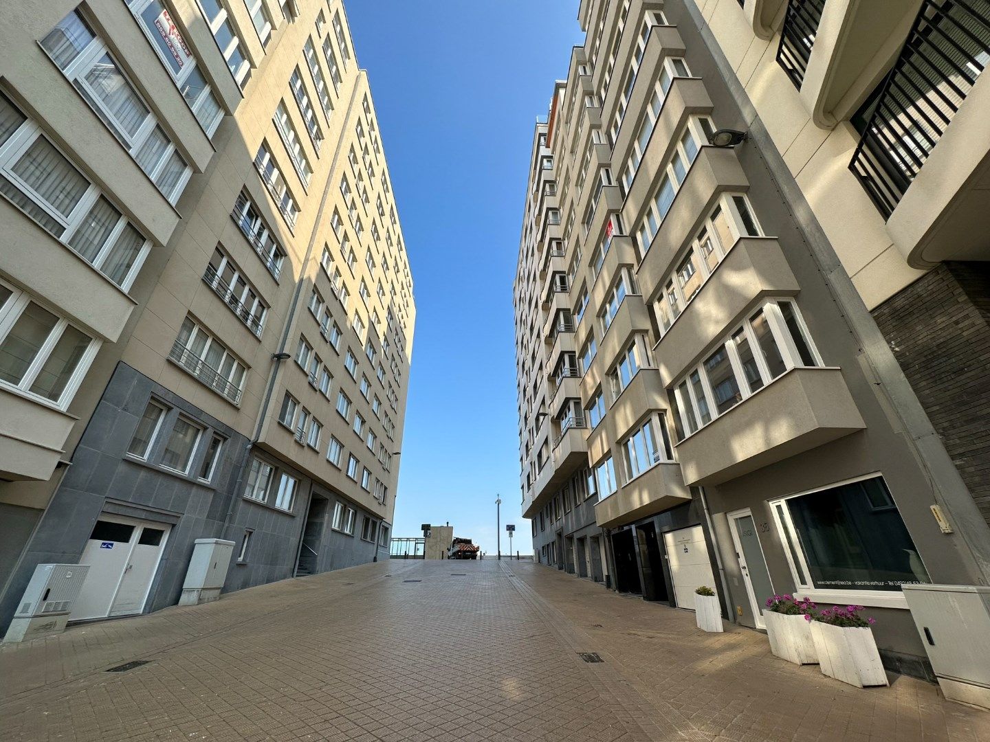 Zongericht appartement met zijdelings zeezicht op TOPligging te Oostende! foto 8