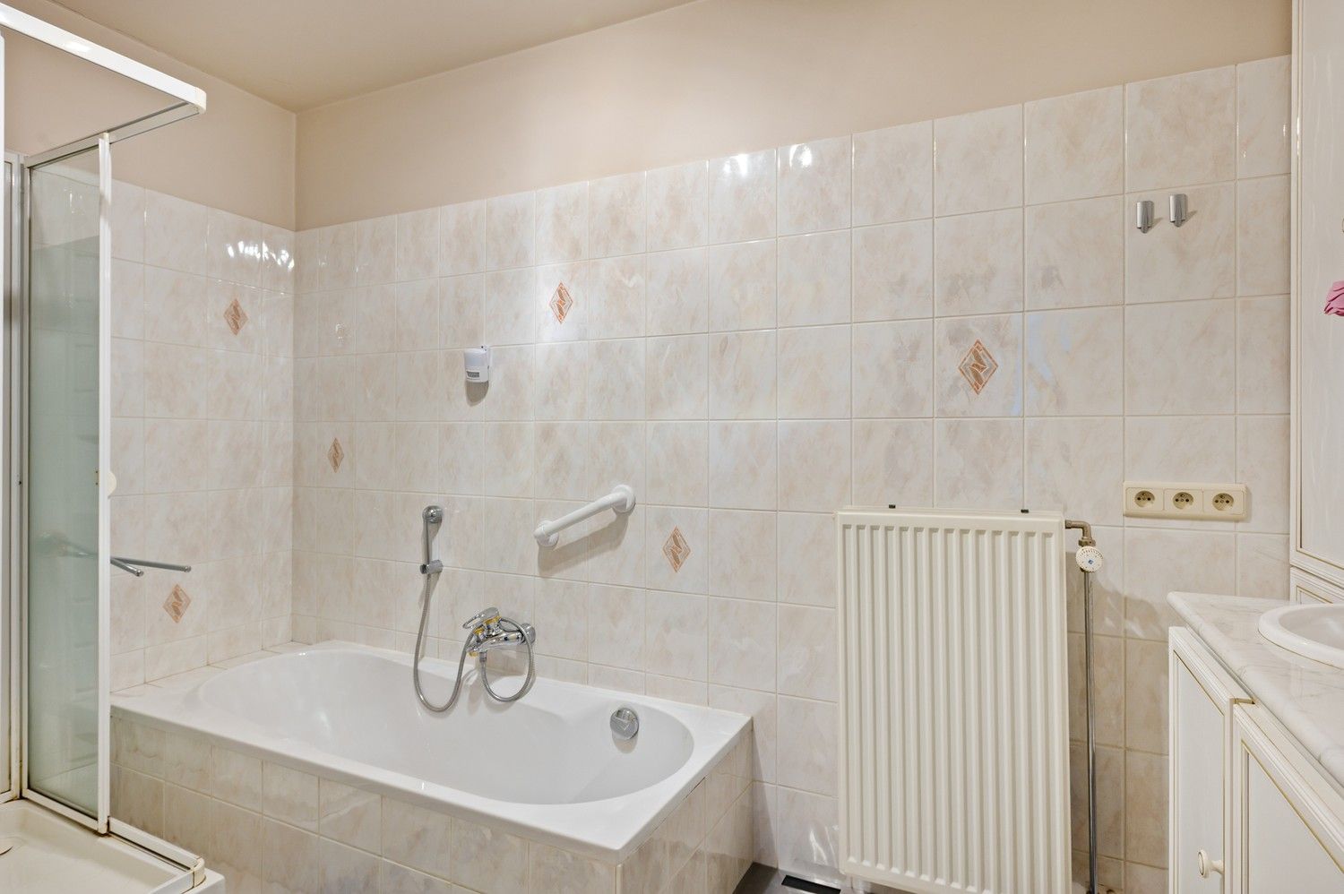 Ruim appartement met zeer ruime garage en terras in het centrum van Sint-Job-in-'t-Goor! foto 10
