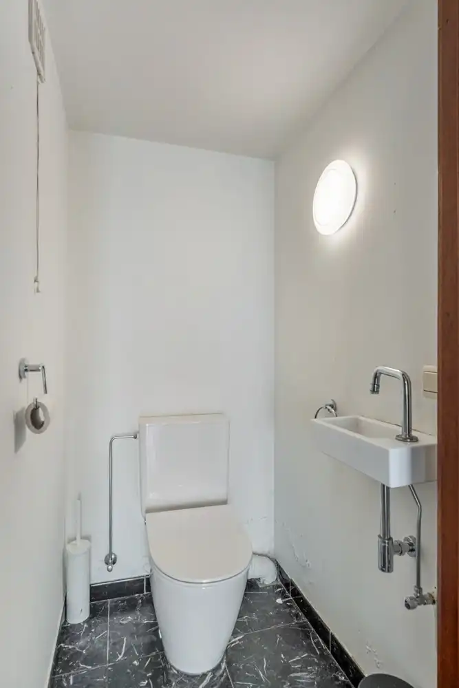 Gerenoveerde en energiezuinige woning met 3 slaapkamers, een diepe tuin en een garage met een oprit op een toplocatie te Kessel-Lo! foto 3