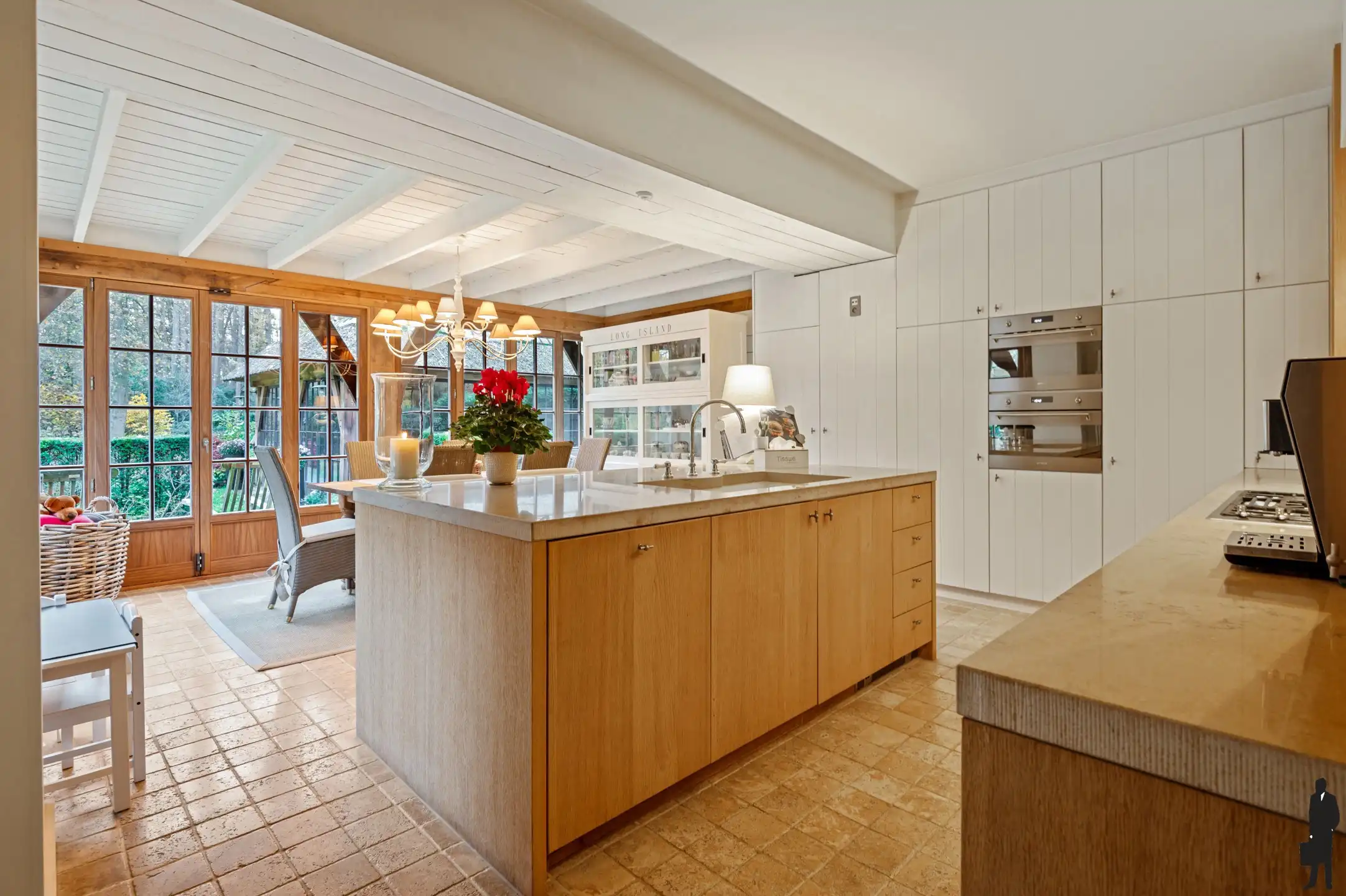 Prachtige villa met uitzicht op de weilanden van het kasteel foto 4