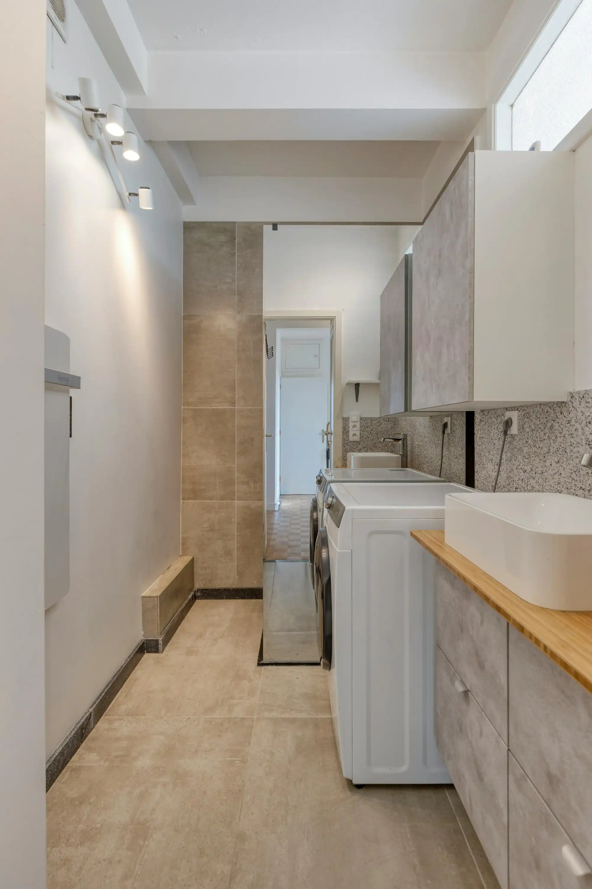  Appartement met 2 slaapkamers, terras en parking te koop in Antwerpen foto 16