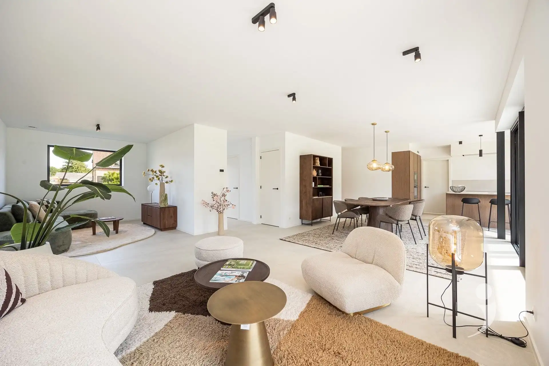 Ruime nieuwbouwwoning met prachtige tuin! foto 9