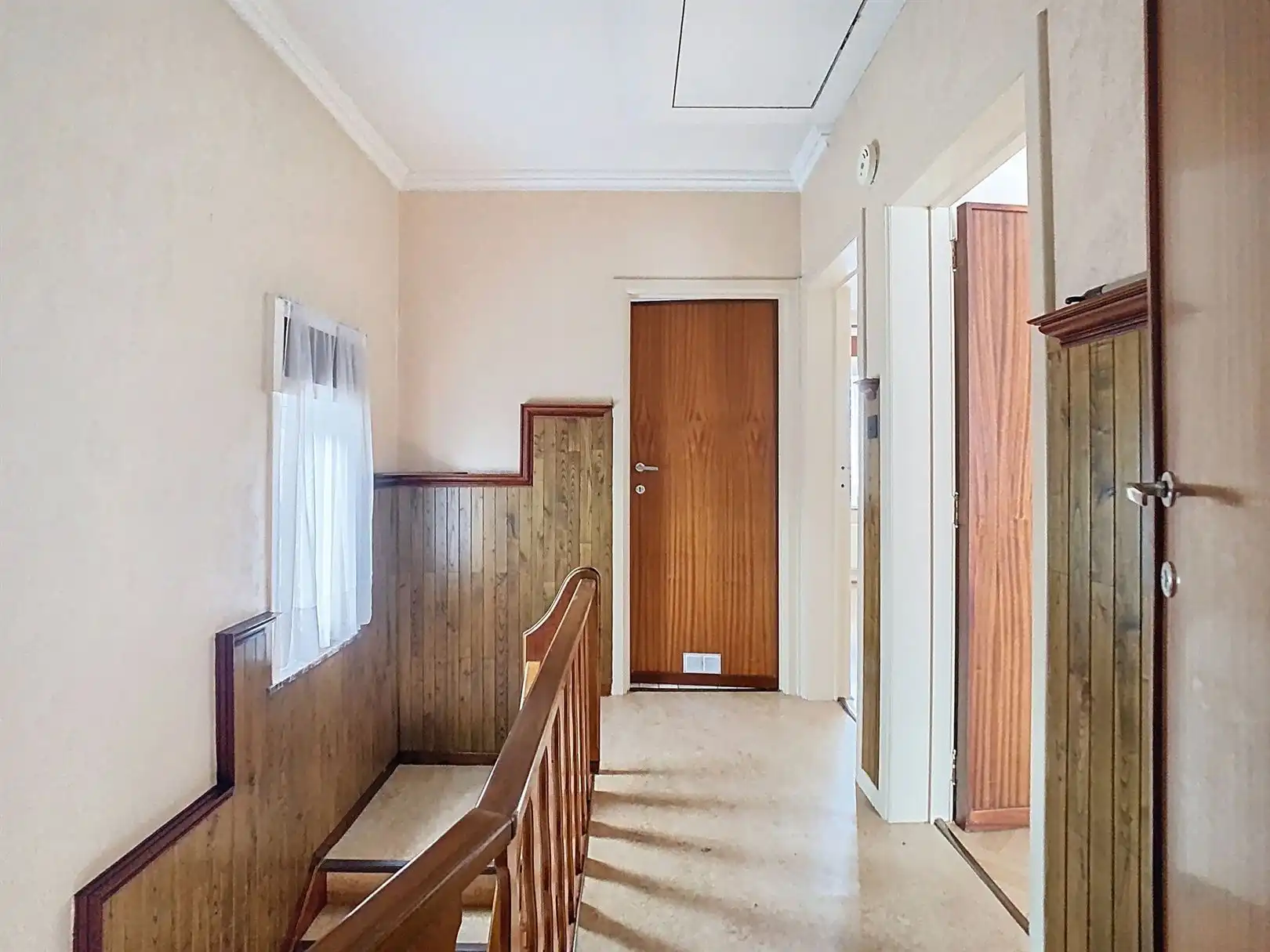 Mooi te renoveren 3-gevel woning!! foto 8