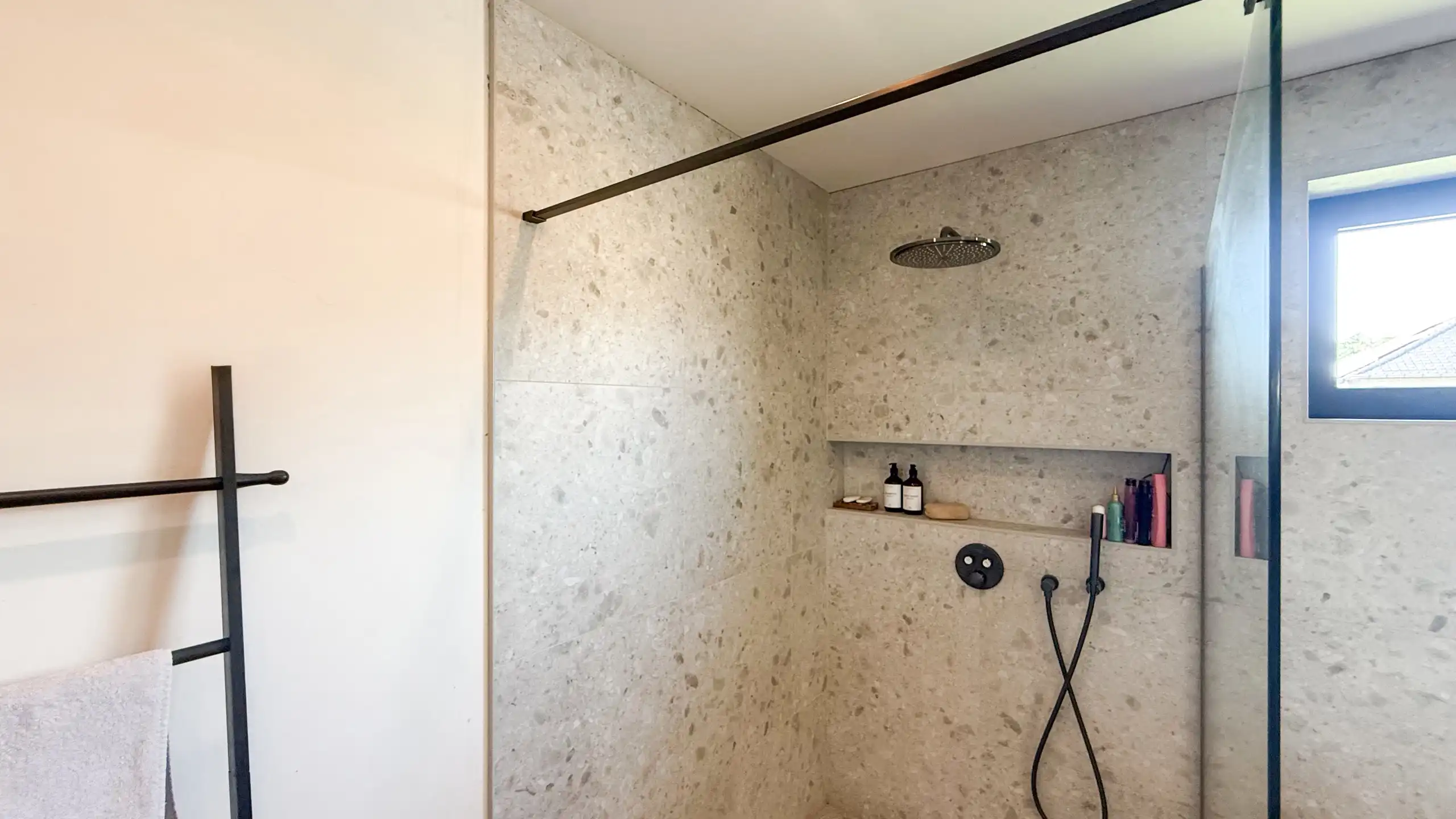 Moderne instapklare woning met 4 slpk op rustige ligging! foto 23