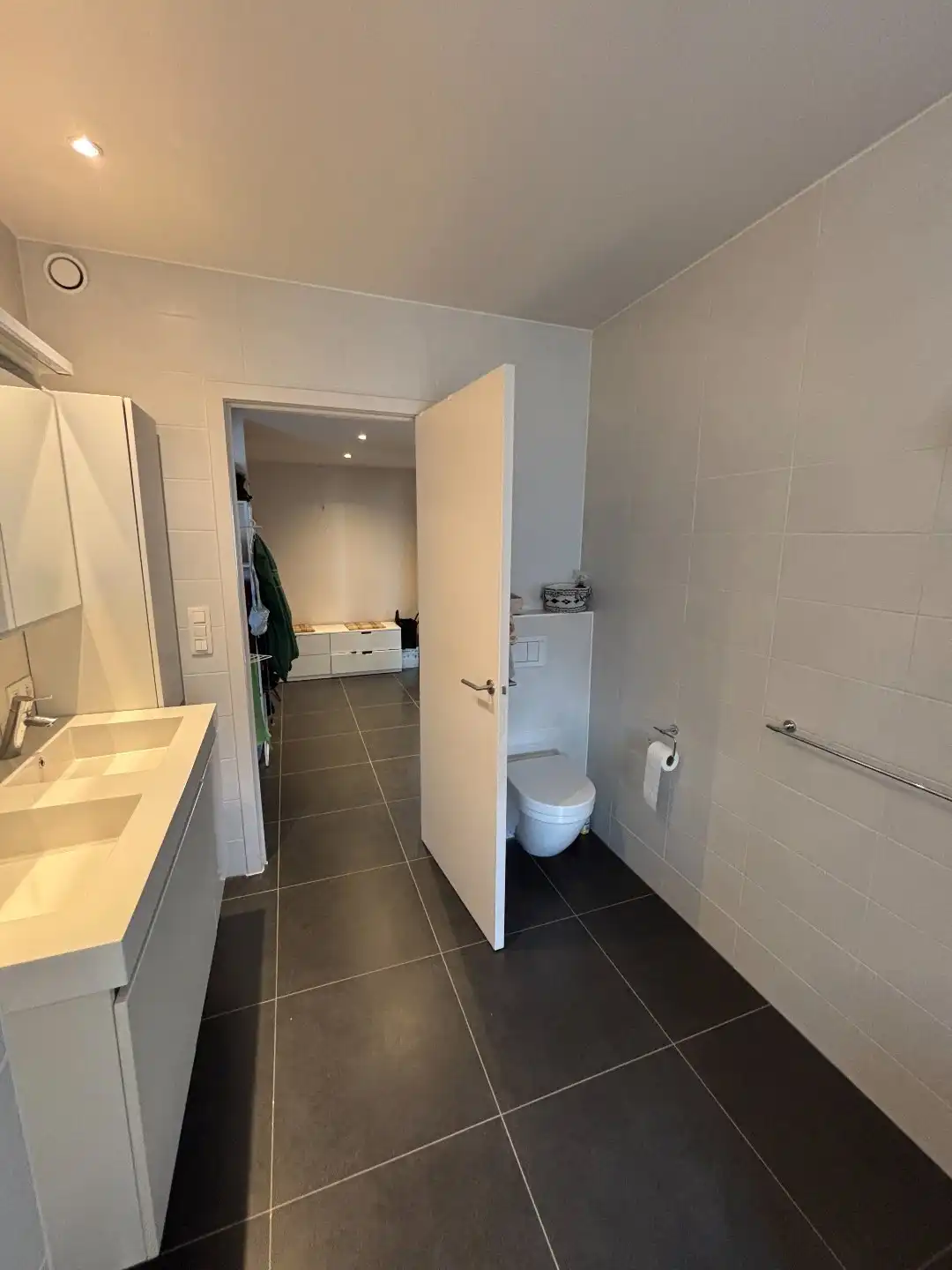 Prachtig appartement met 2 slaapkamers en 2 garages! foto 10