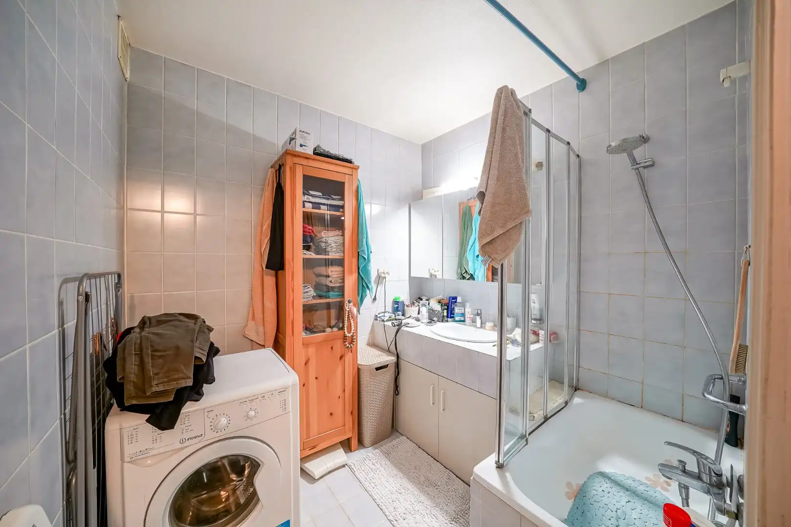 Opbrengstwoning met 2 verhuurde appartementen, tuin en 2 garages in Stene foto 17