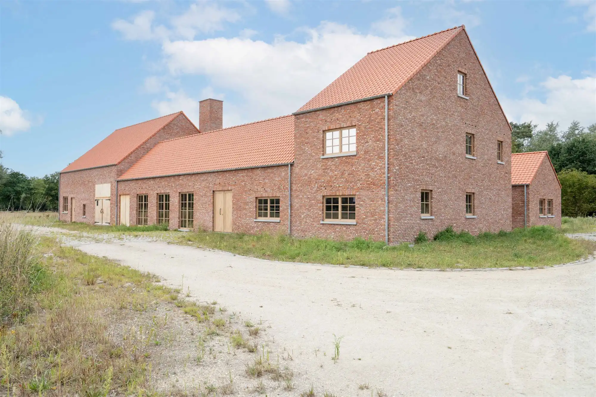 Prachtige en idyllisch gelegen hoeve (casco) op 4 hectare! foto 5