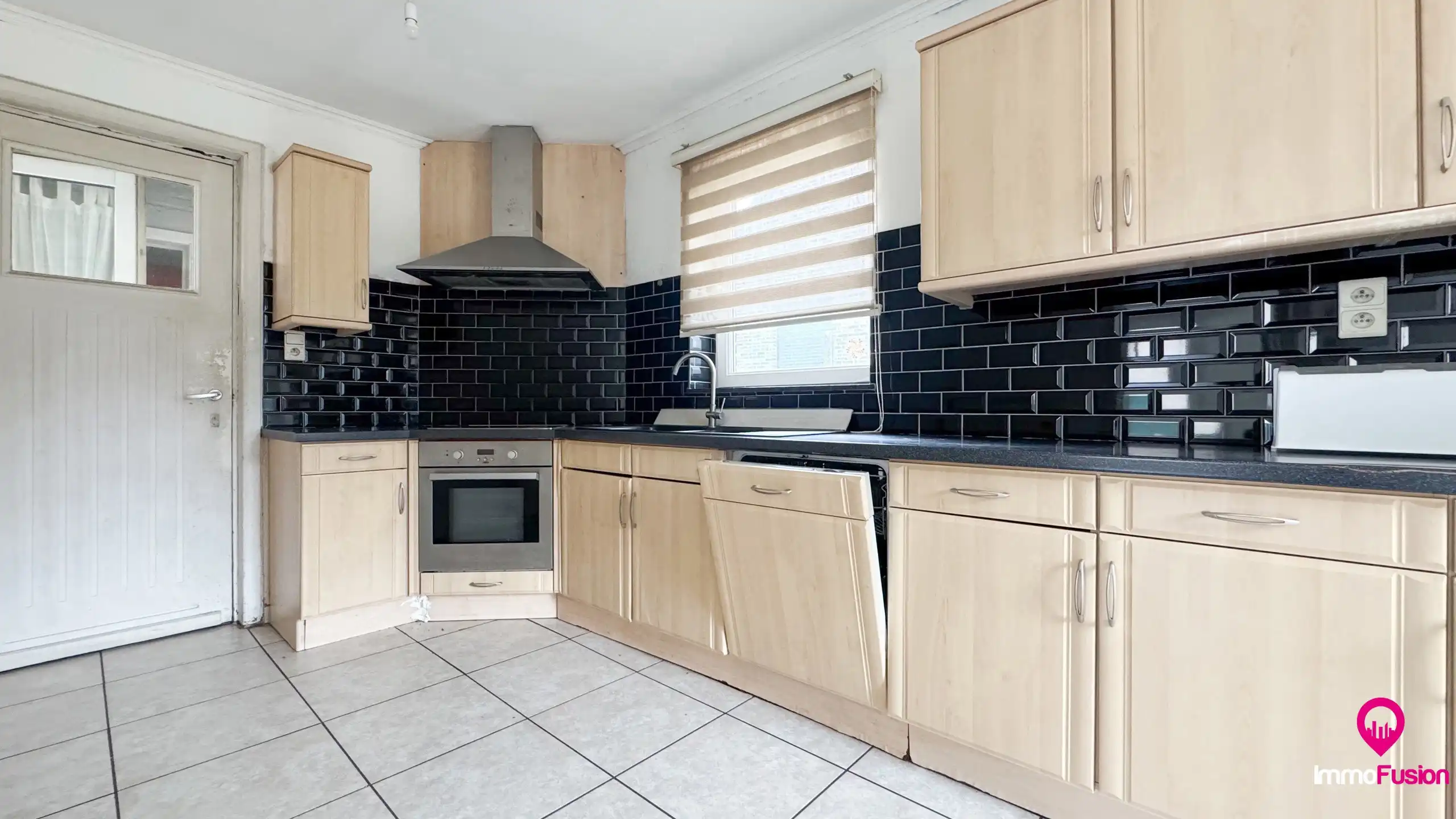 Te renoveren woning op groot perceel te Heusden-Zolder! foto 10