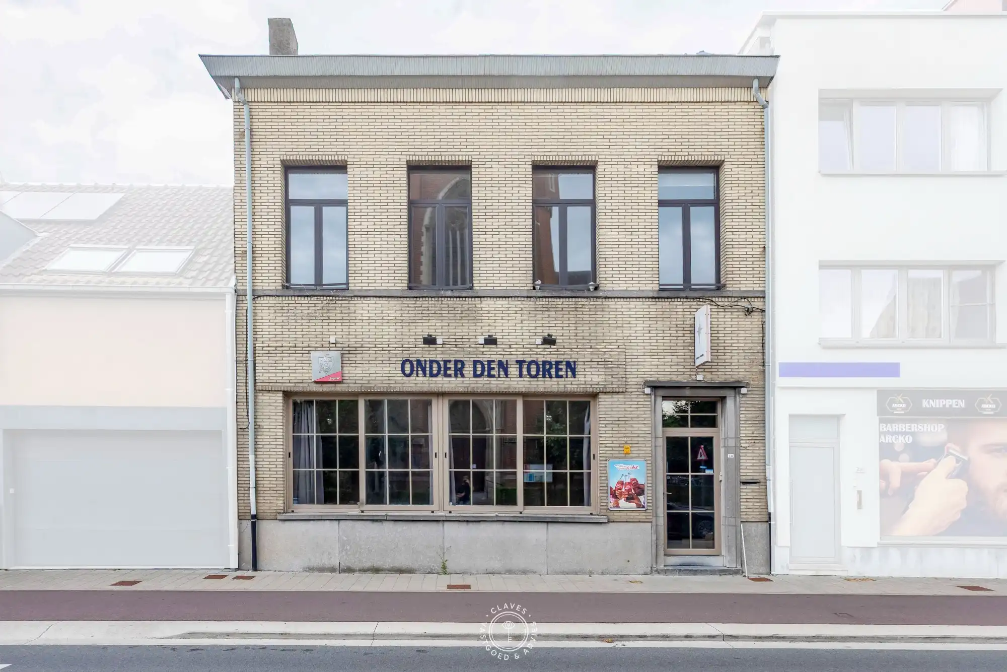 Karaktervol handelspand met woonst op topligging tegenover kerkplein foto {{pictureIndex}}