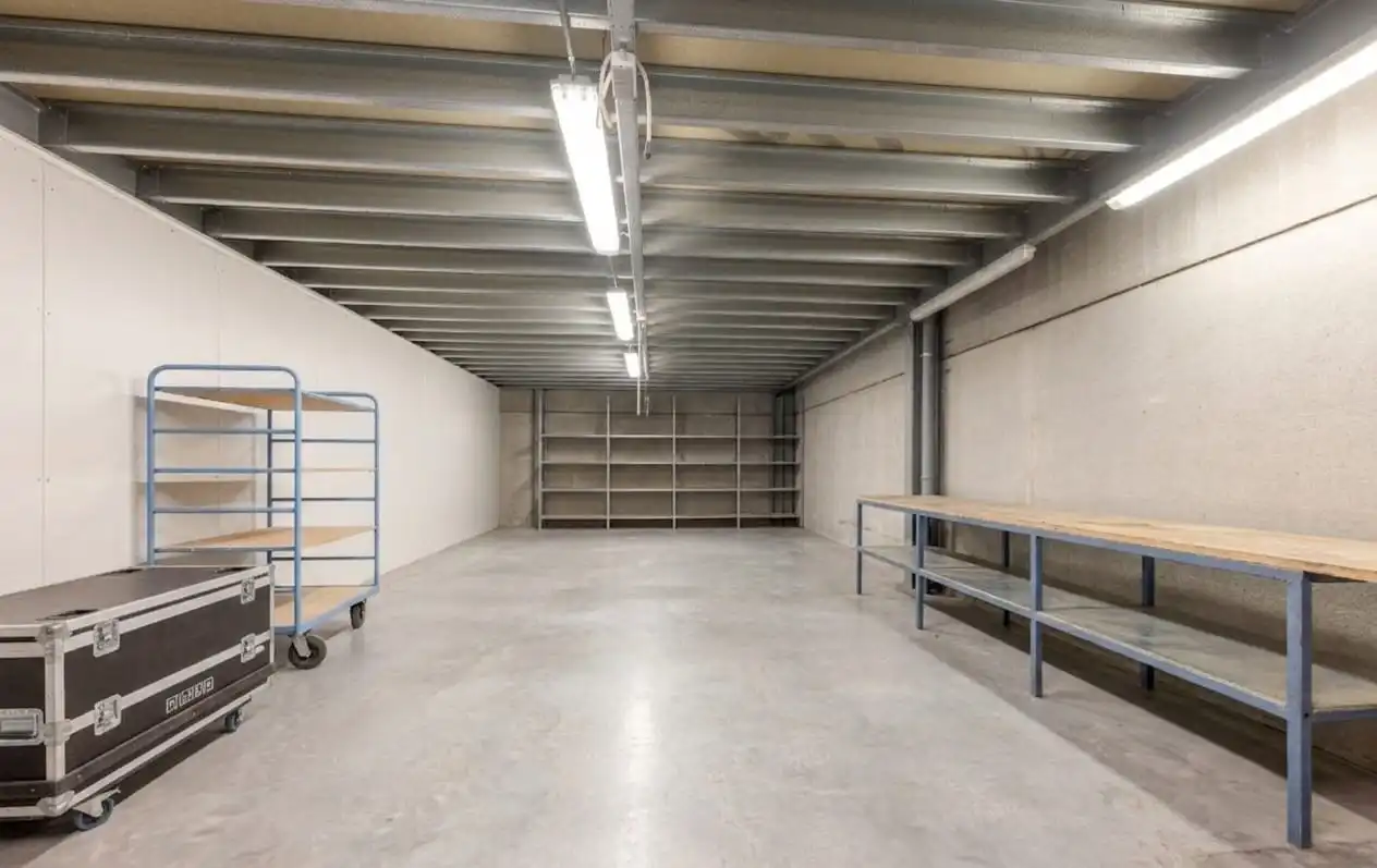 BEDRIJFS-/INVESTERINGS VASTGOED | LOODS | SHOWROOM | BURELEN & APPARTEMENT  foto 5