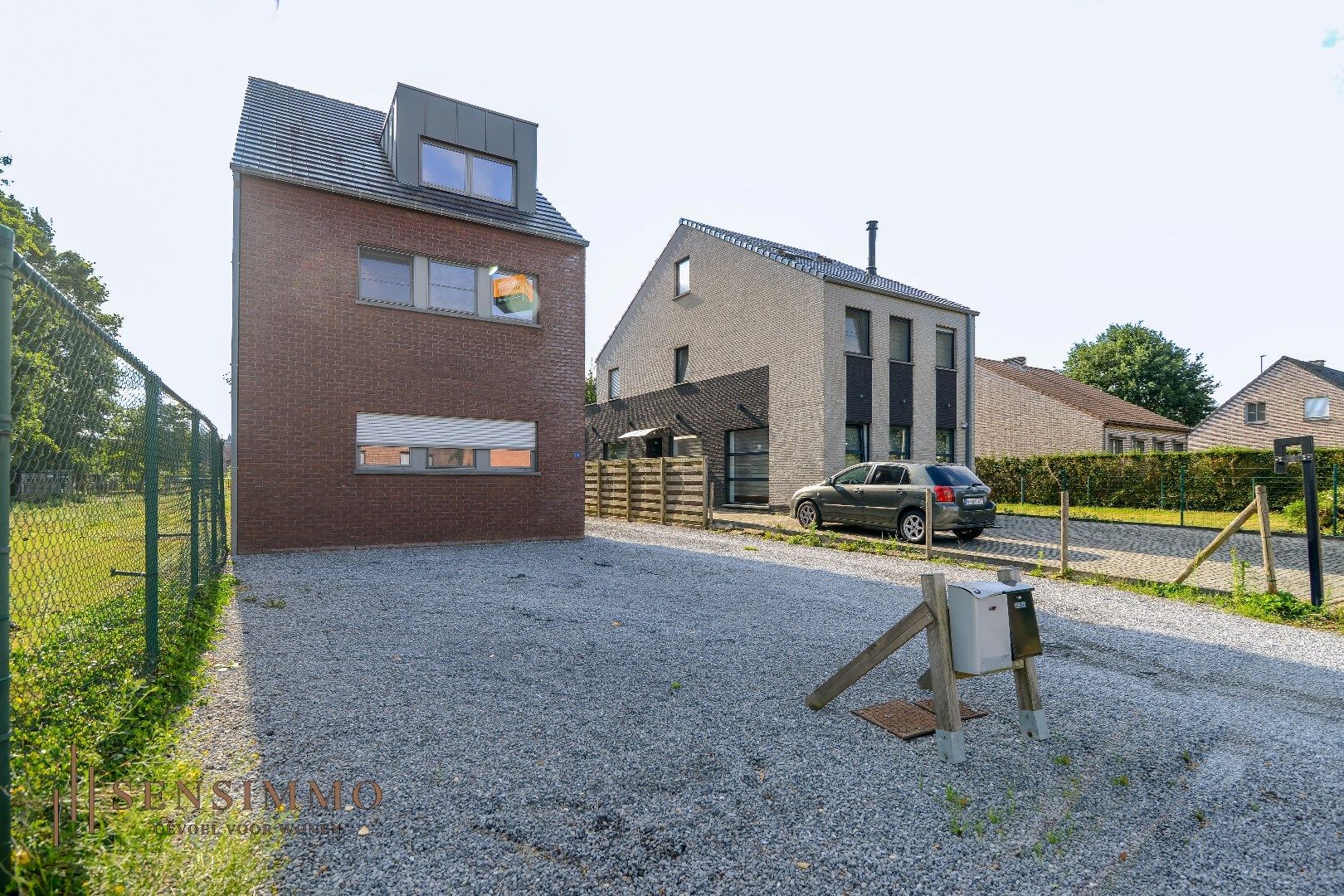 Ruim en instapklaar duplex appartement met carport en terras foto 3